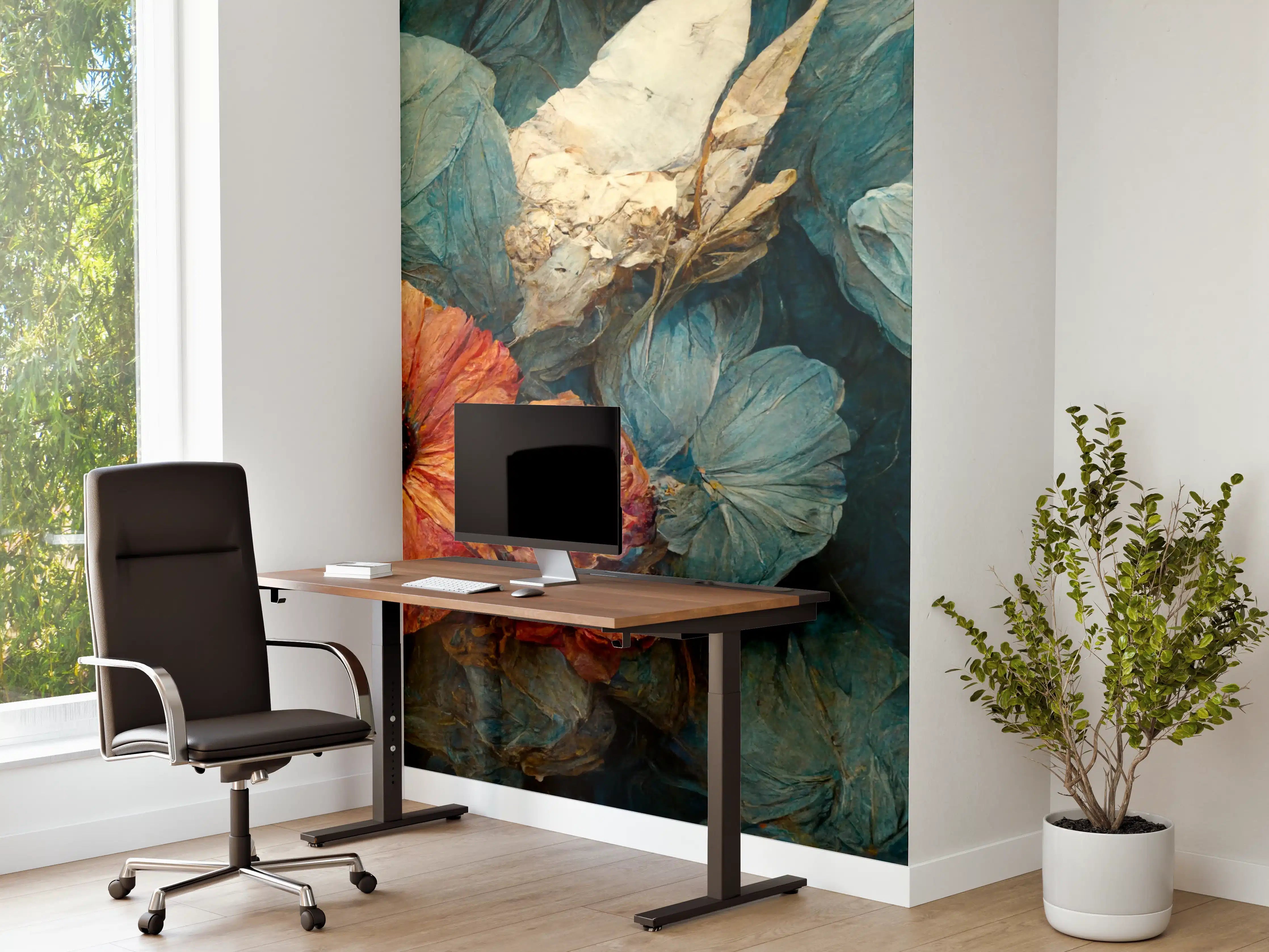 Büro Wandgestaltung - Blumen in Blau und Orange mit dunklem Hintergrund