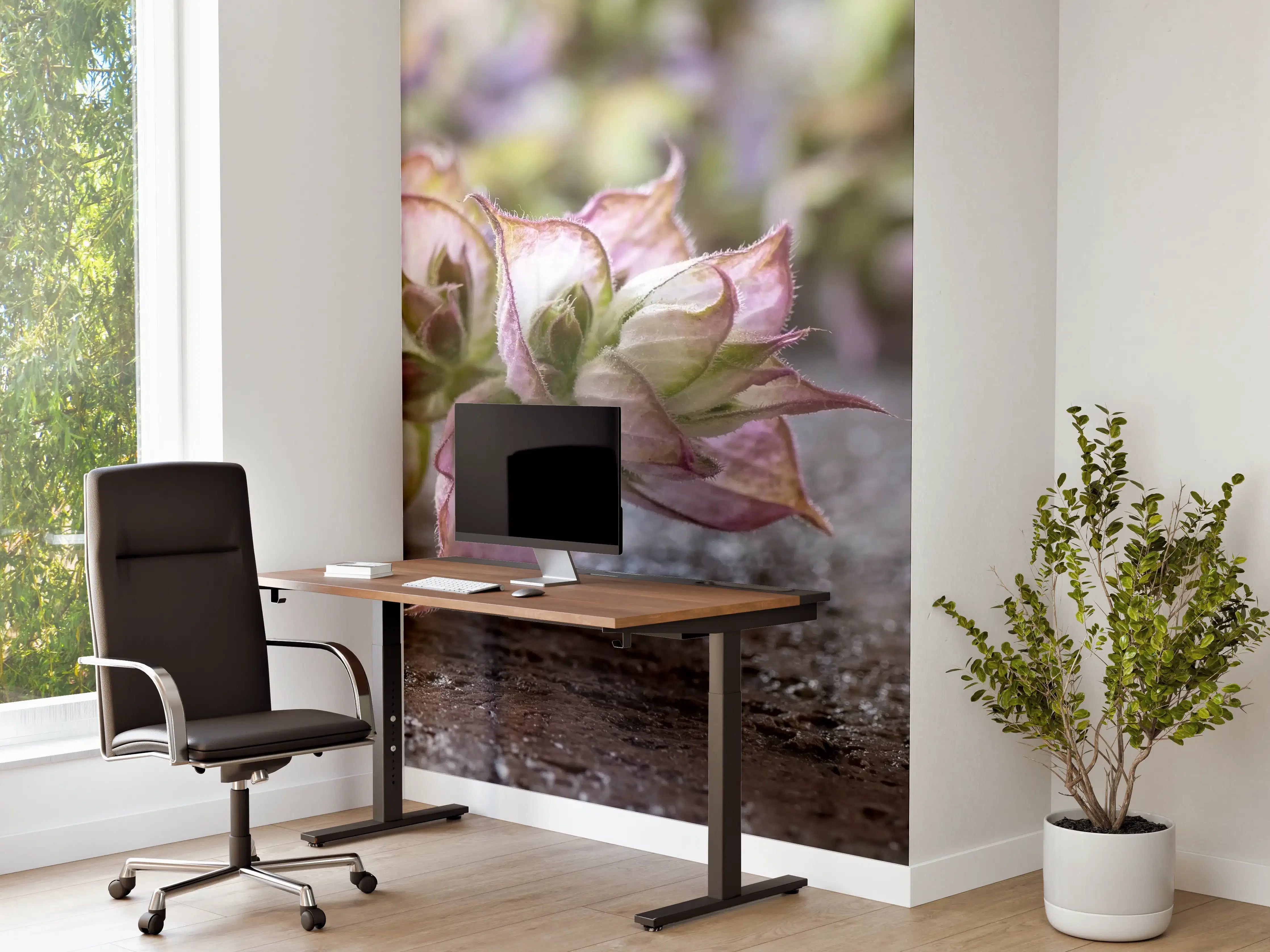 Büro Wandgestaltung - Blumen und ätherische Öle in kleinen Fläschchen