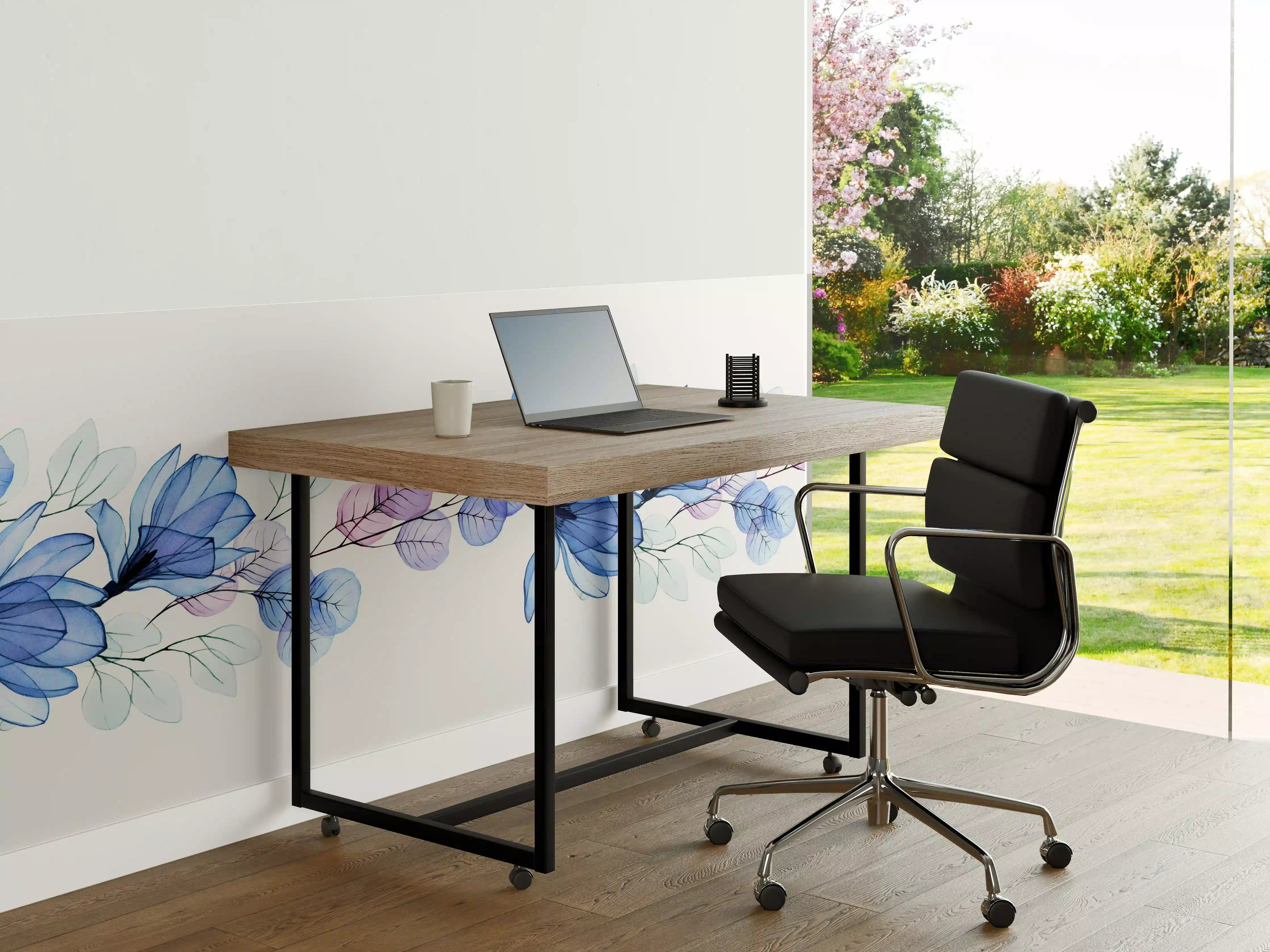 Büro Wandgestaltung - Blumendruck in Blau und Lila
