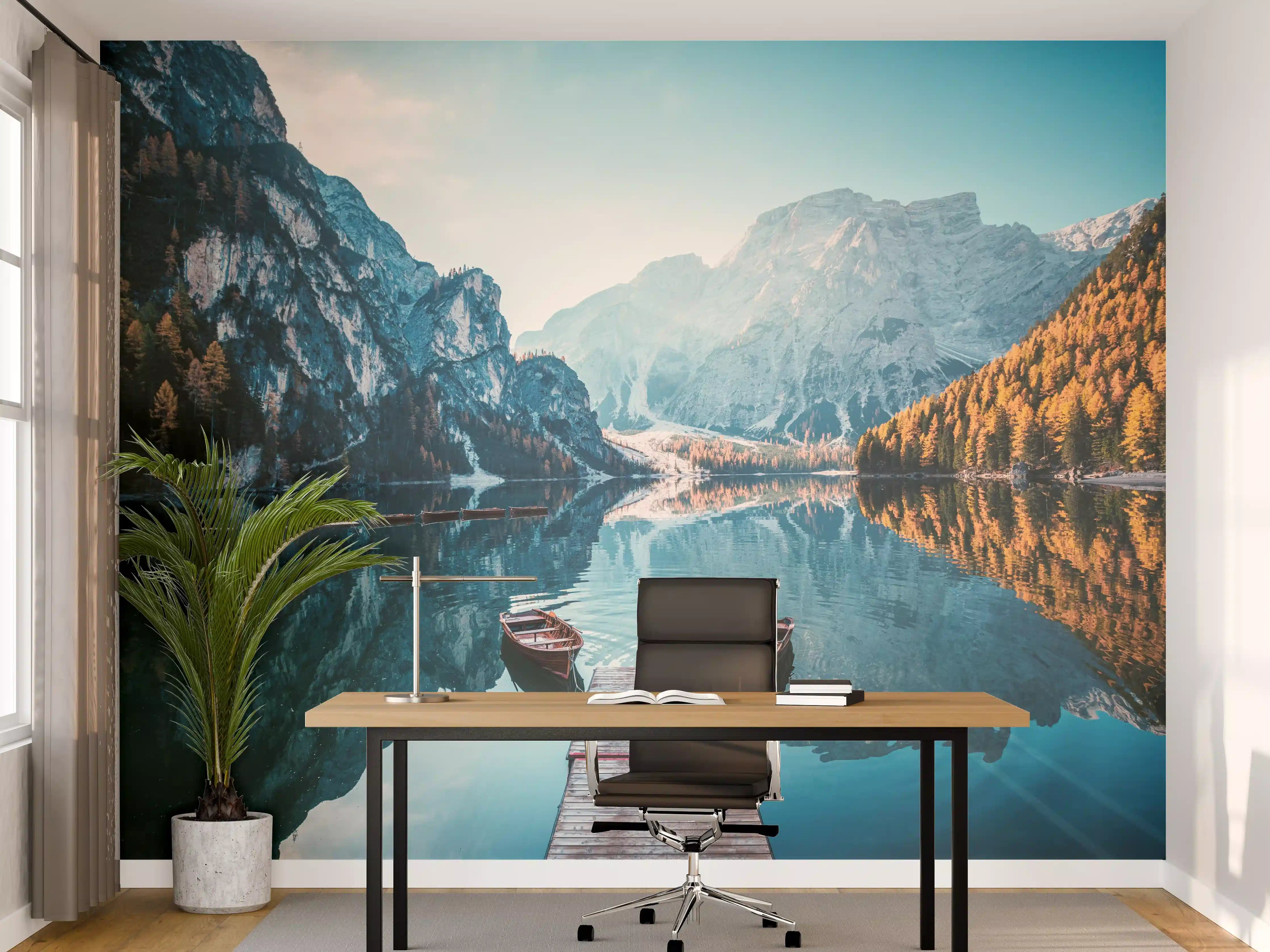 Büro Wandgestaltung - Boote auf dem Pragser Wildsee in den Dolomiten