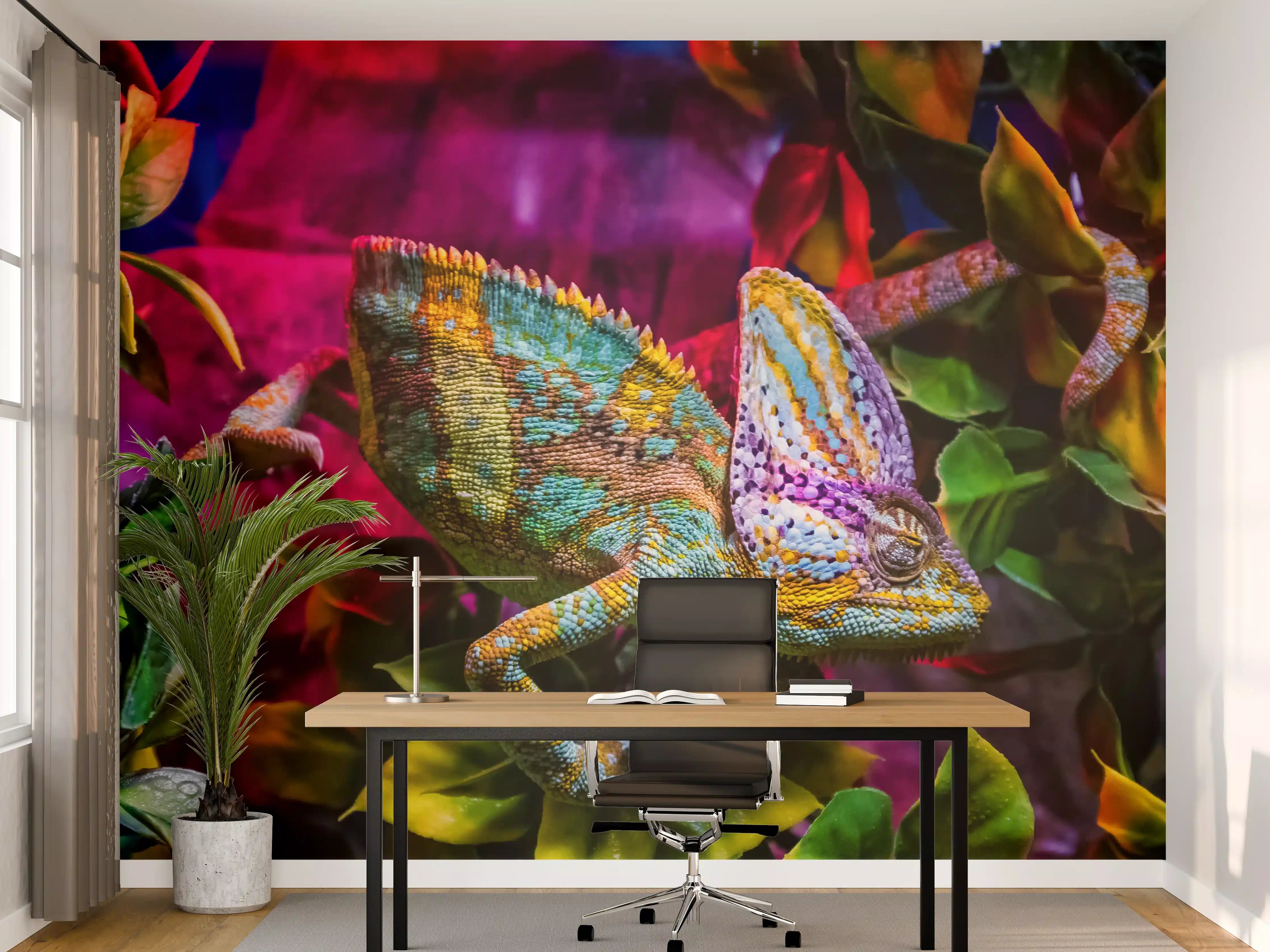 Büro Wandgestaltung - Bunte Chamäleon-Deko mit tropischen Pflanzen