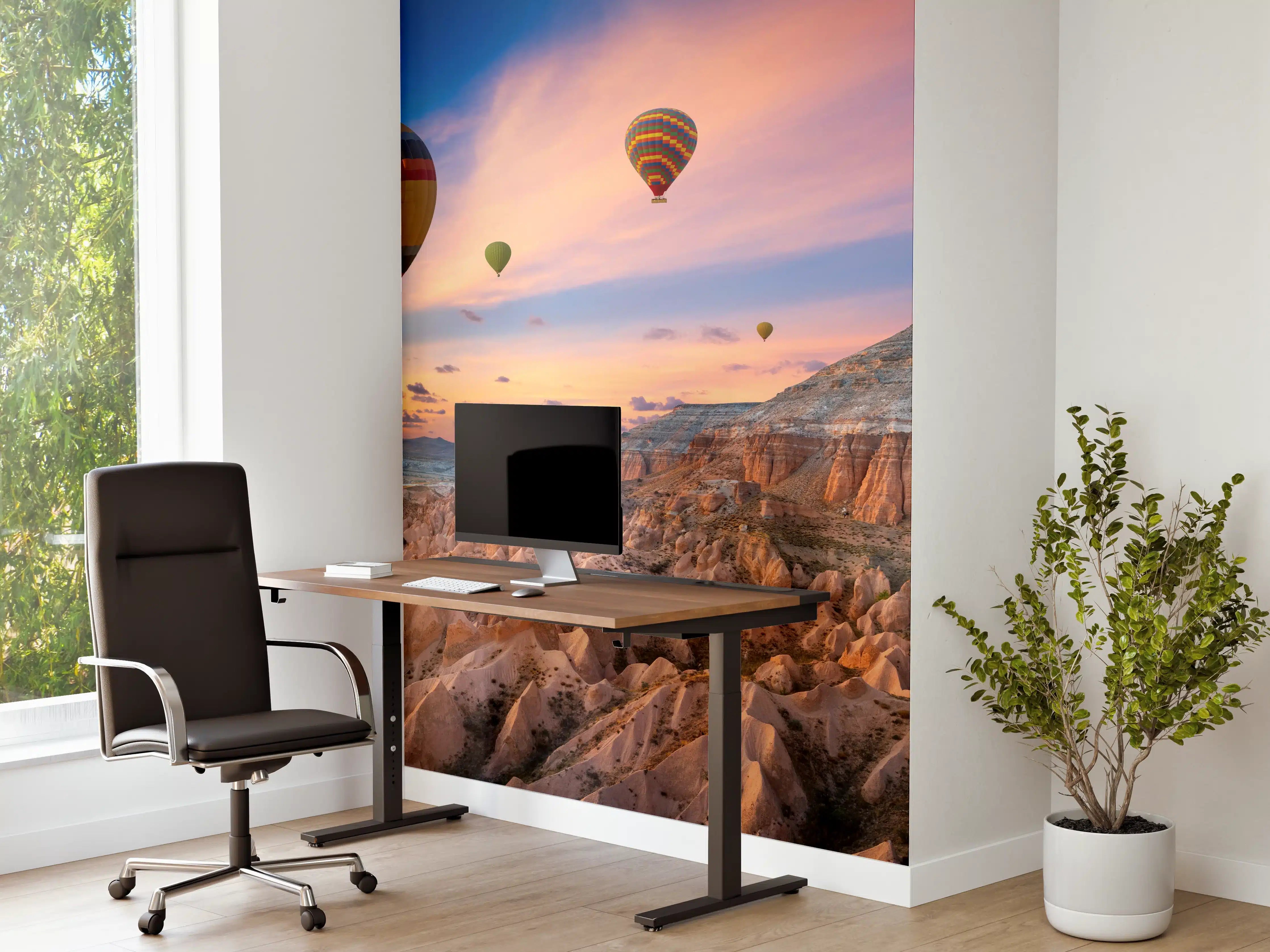 Büro Wandgestaltung - Bunte Heißluftballons über einer Felsenlandschaft