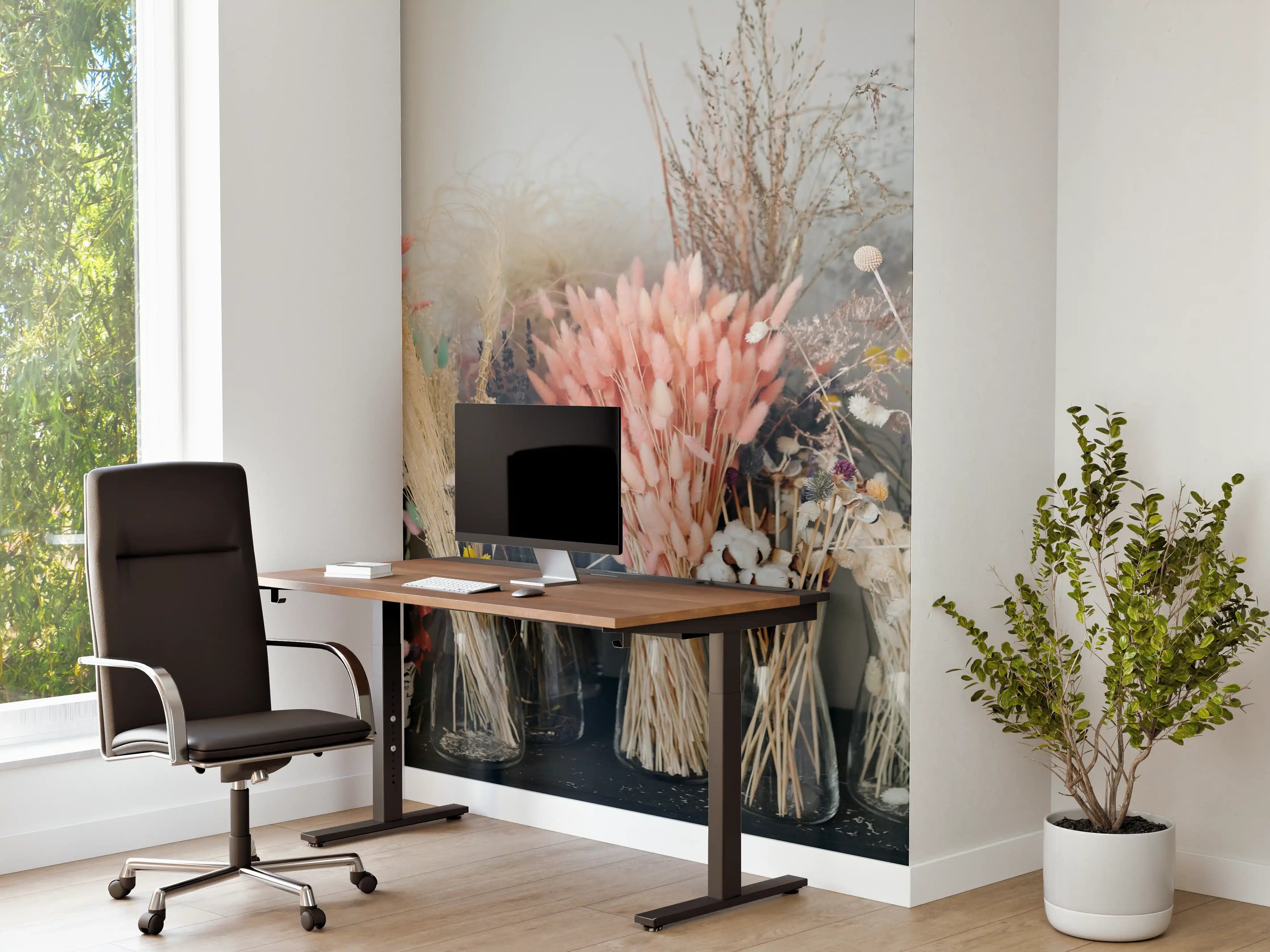 Büro Wandgestaltung - Bunte Trockenblumen im Regal