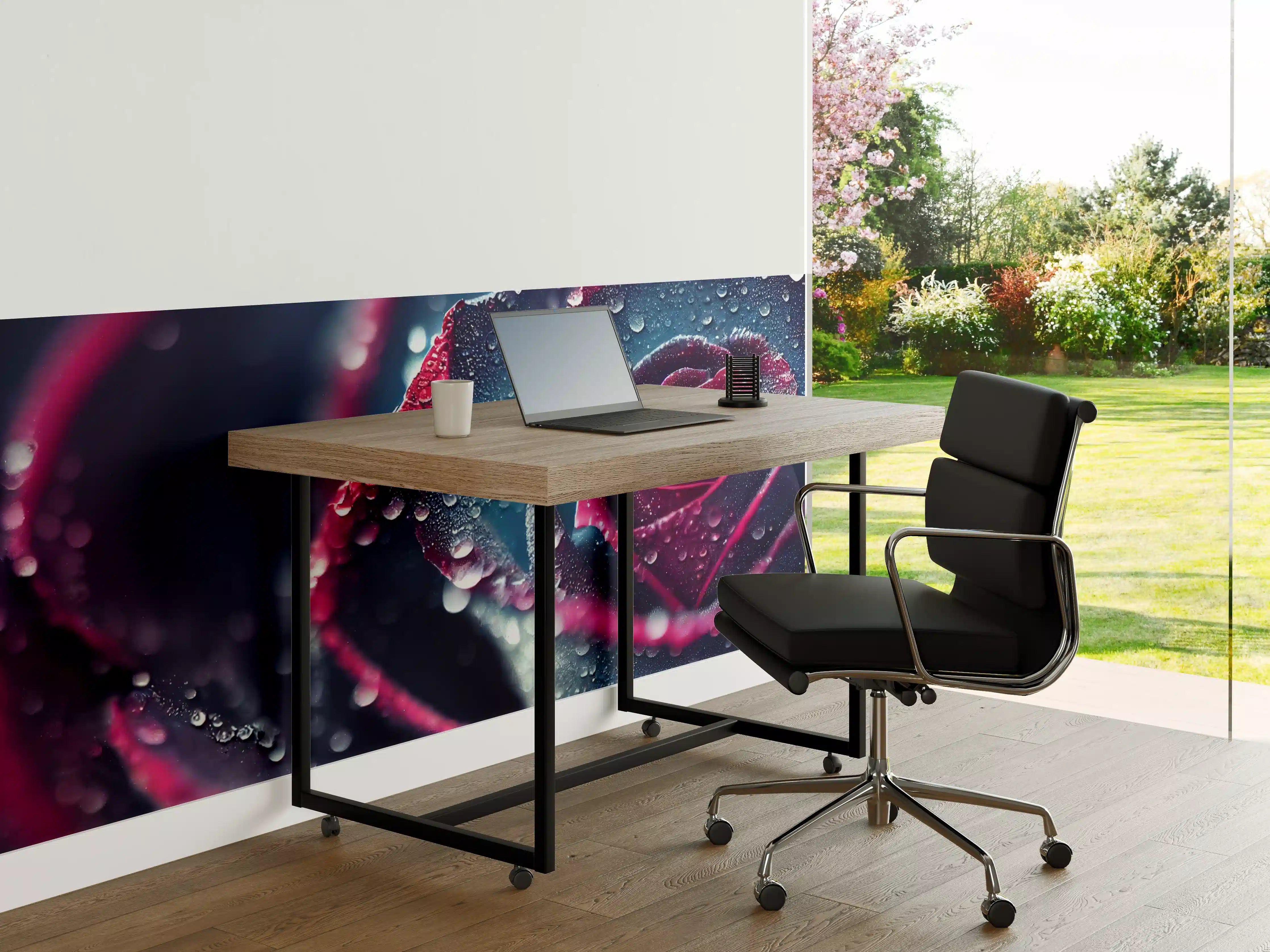 Büro Wandgestaltung - Dunkle Rose mit Wassertröpfchen, Tiefblau und Purpur
