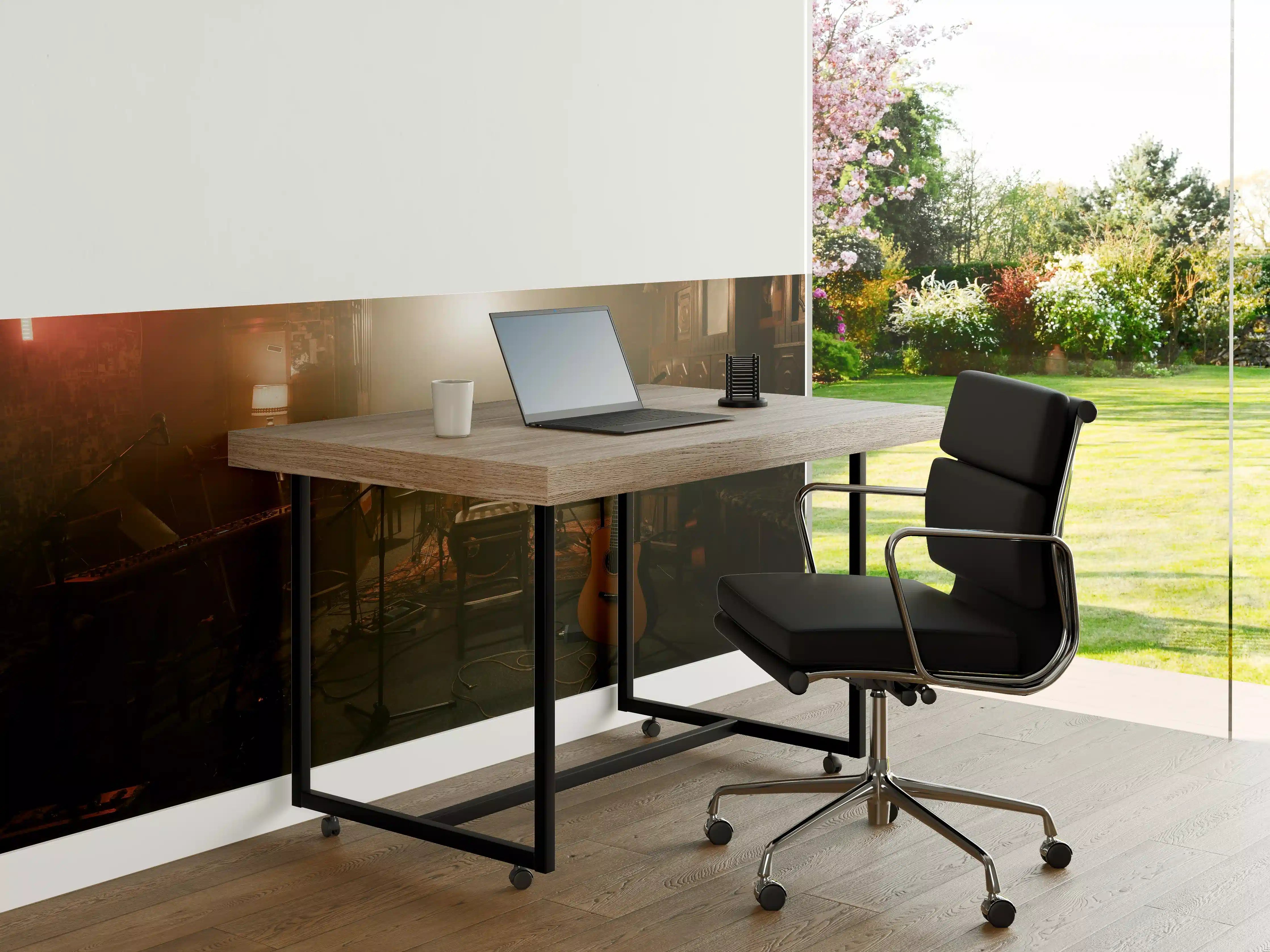 Büro Wandgestaltung - Dunkle leere Bühne