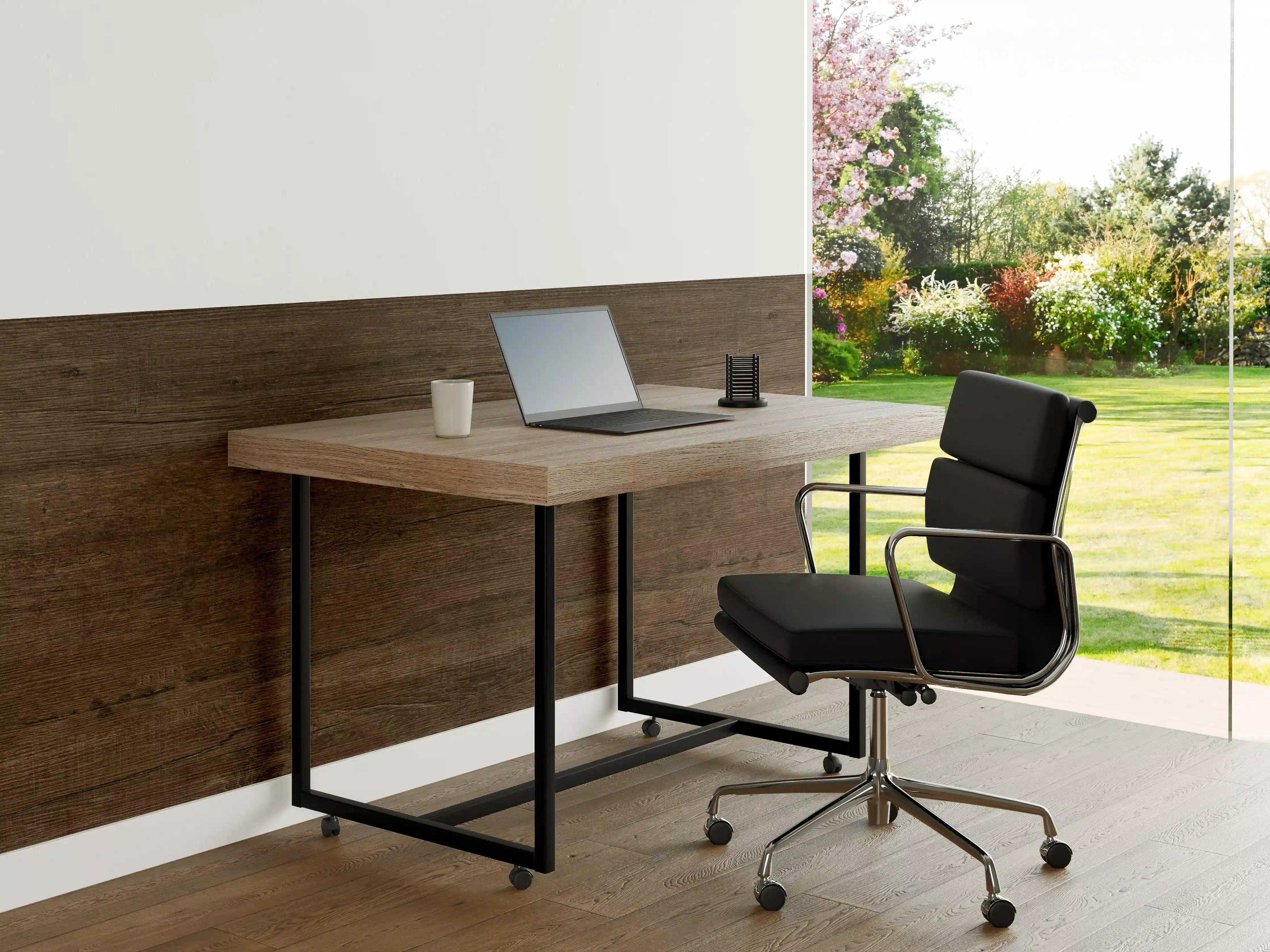 Büro Wandgestaltung - Edle Grautöne auf hellem Holz