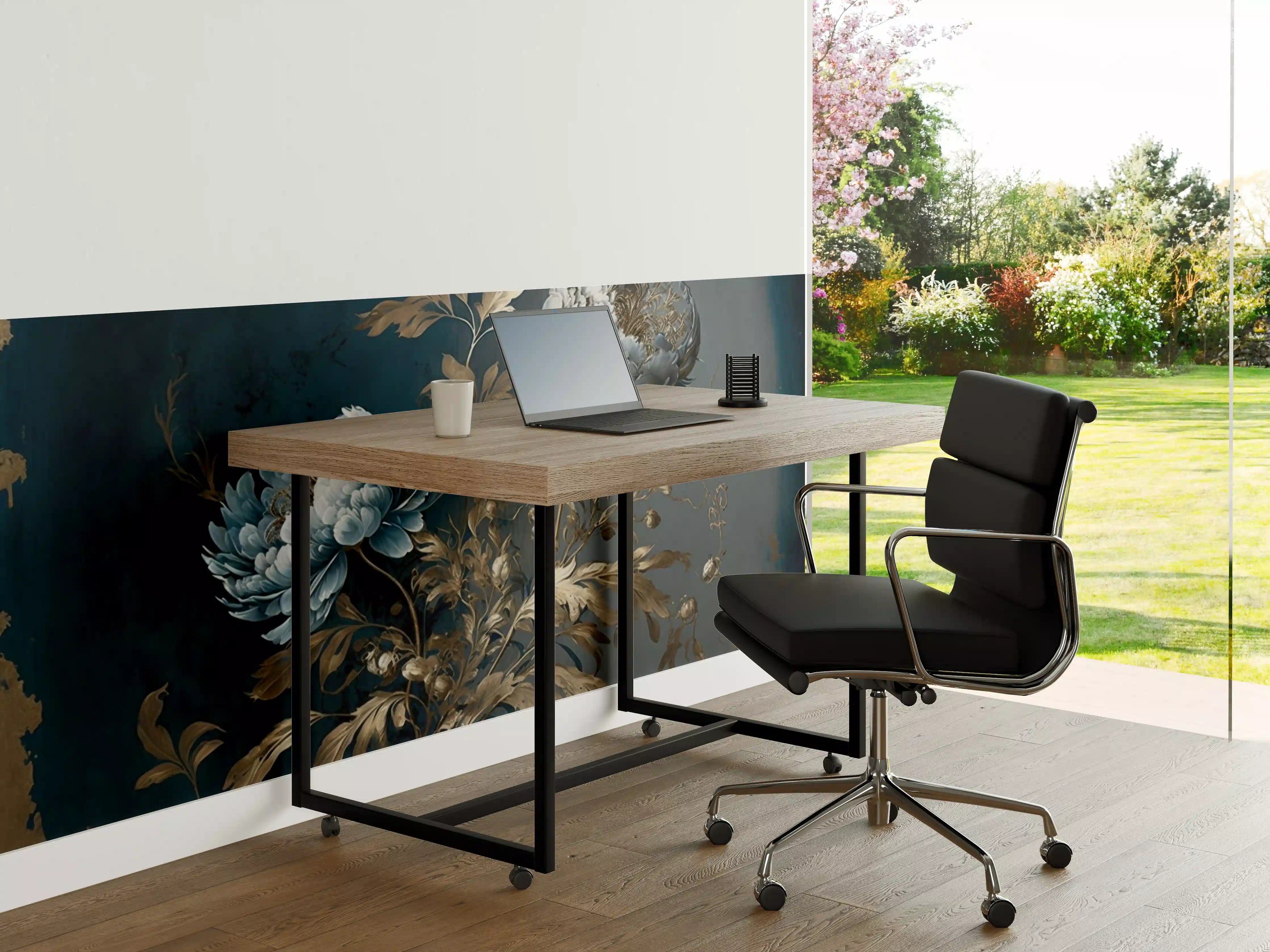 Büro Wandgestaltung - Elegante Blumenmalerei mit blauen und goldenen Akzenten