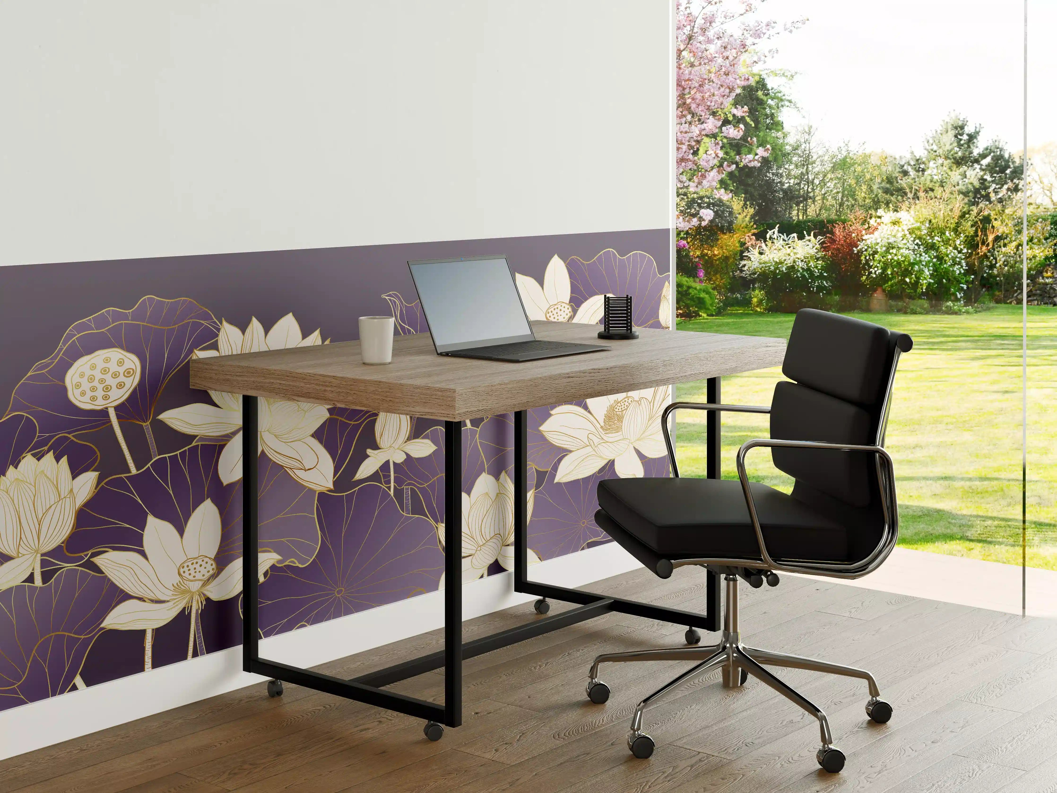 Büro Wandgestaltung - Elegante Lotus-Blumen auf dunklem lila Hintergrund