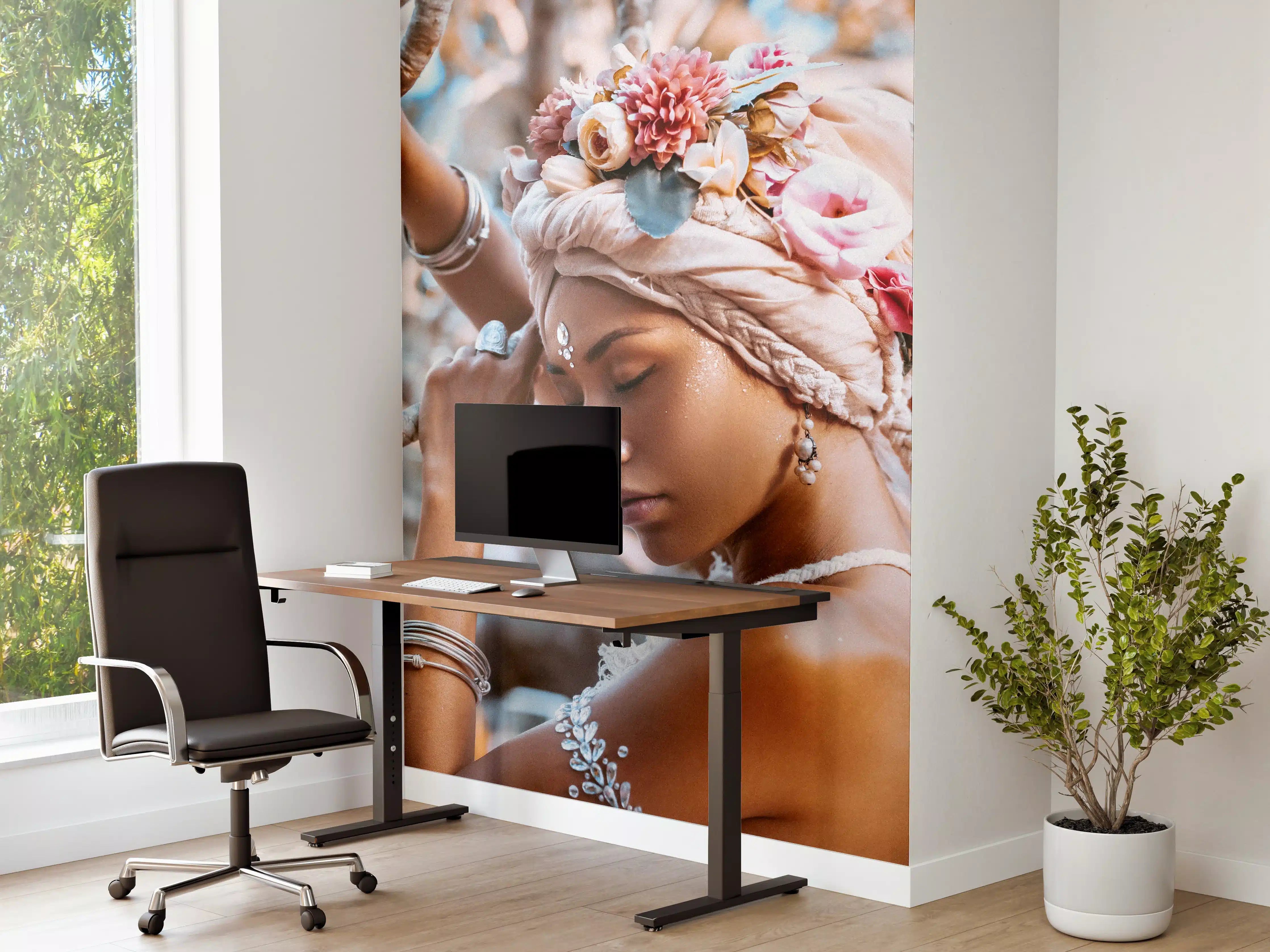 Büro Wandgestaltung - Frau mit Blumenkranz