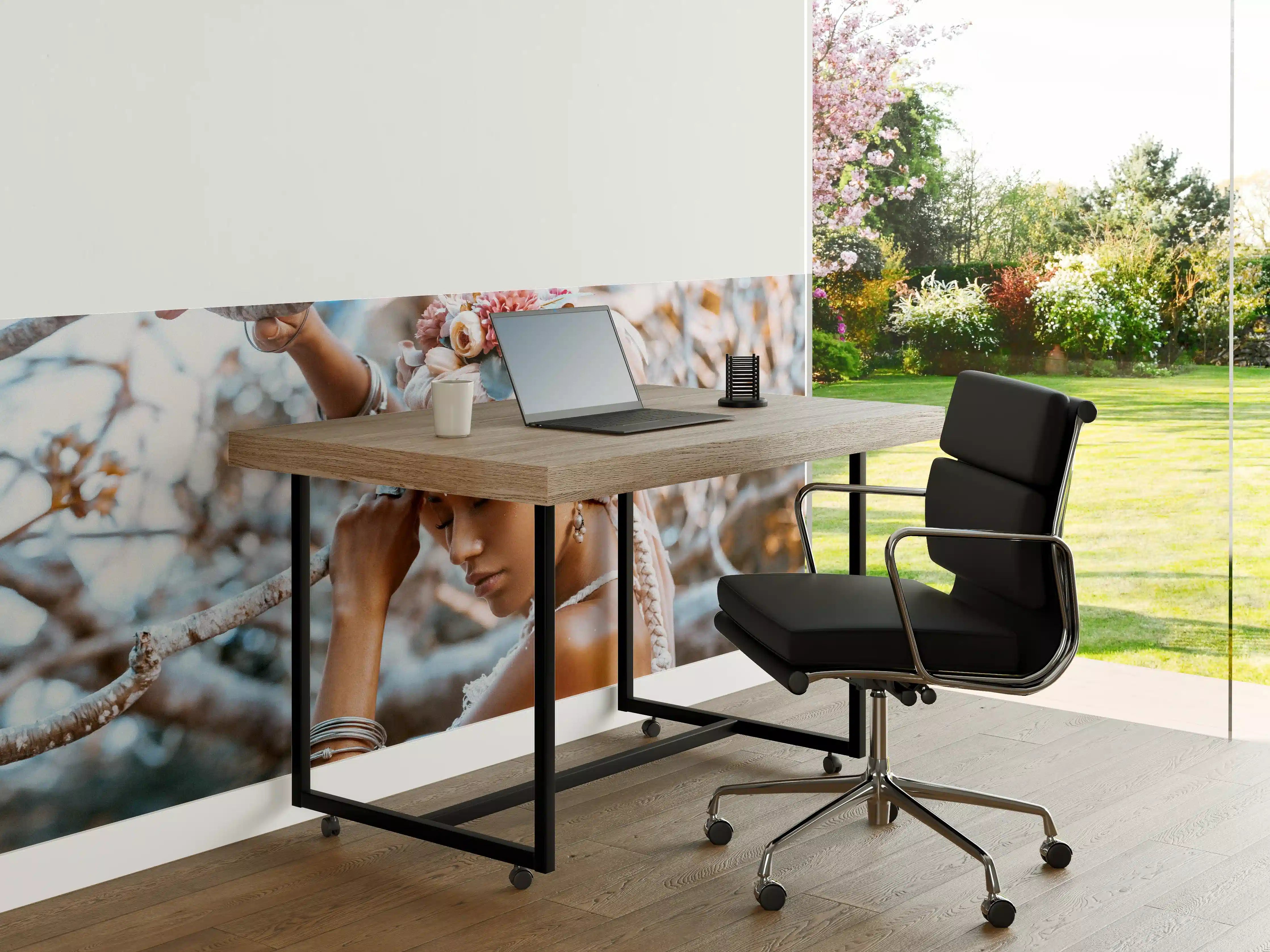 Büro Wandgestaltung - Frau mit Blumenkranz