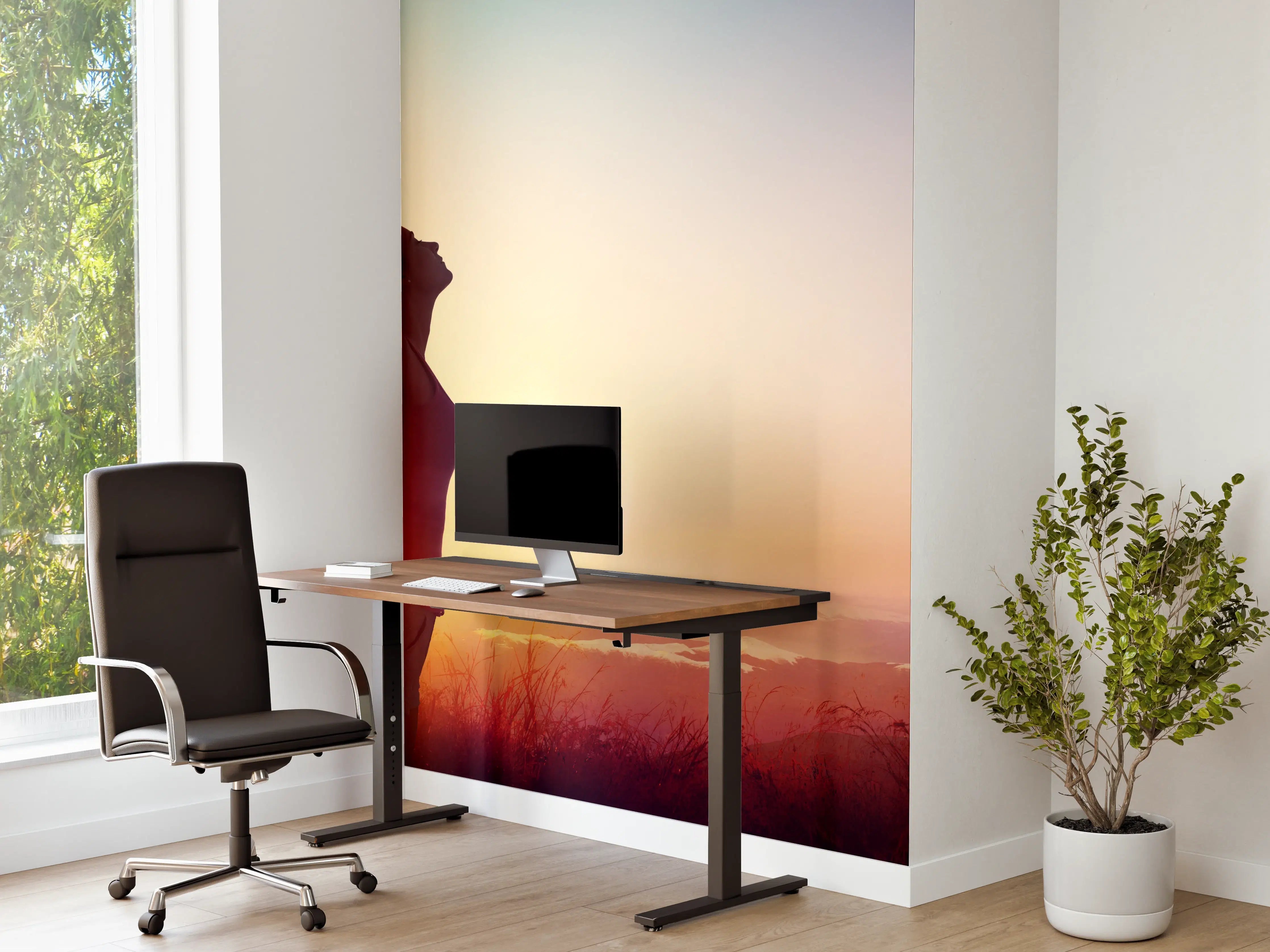 Büro Wandgestaltung - Glückliche Frau beim Sonnenuntergang
