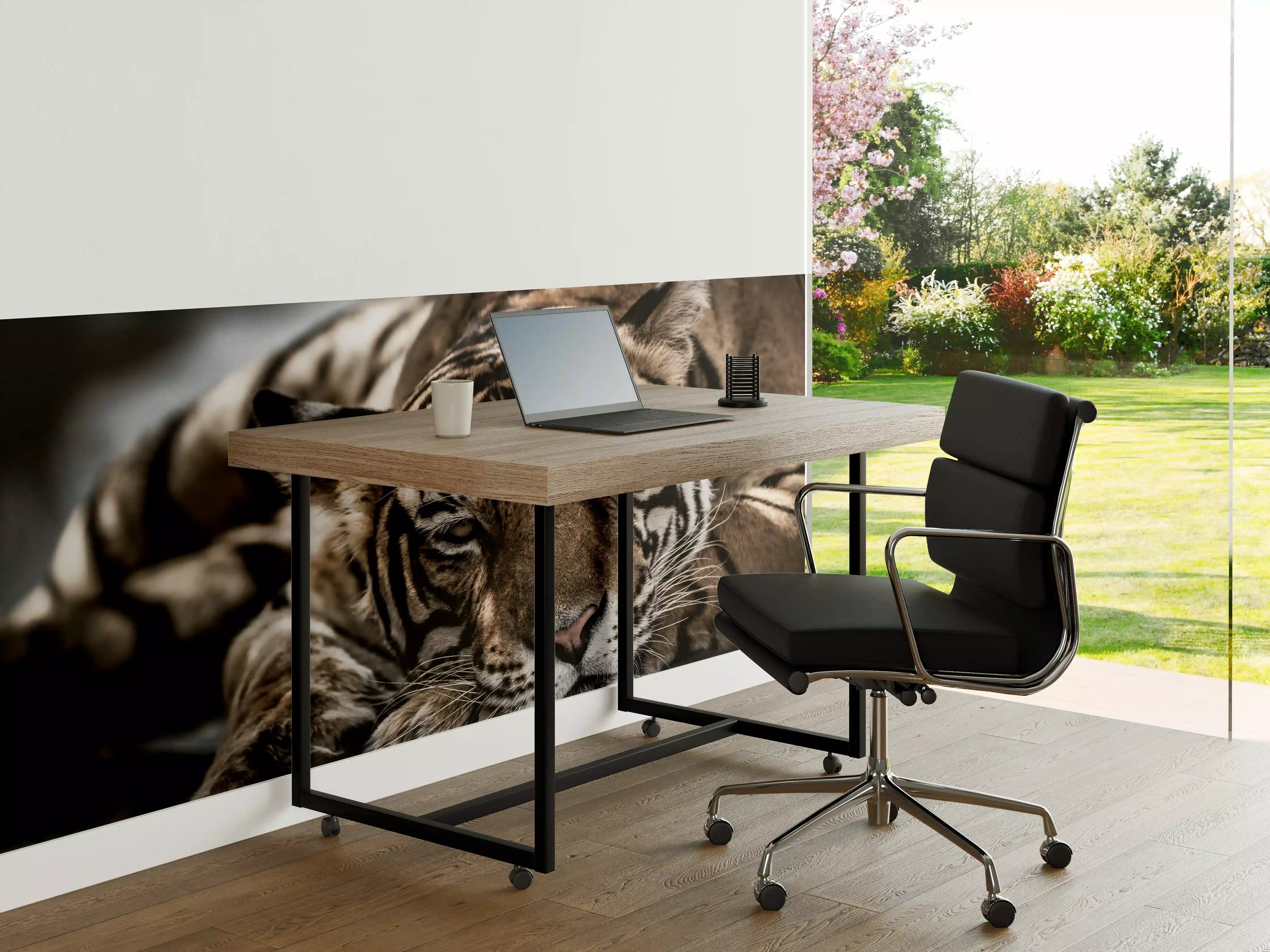 Büro Wandgestaltung - Grauer Tiger in stiller Eleganz
