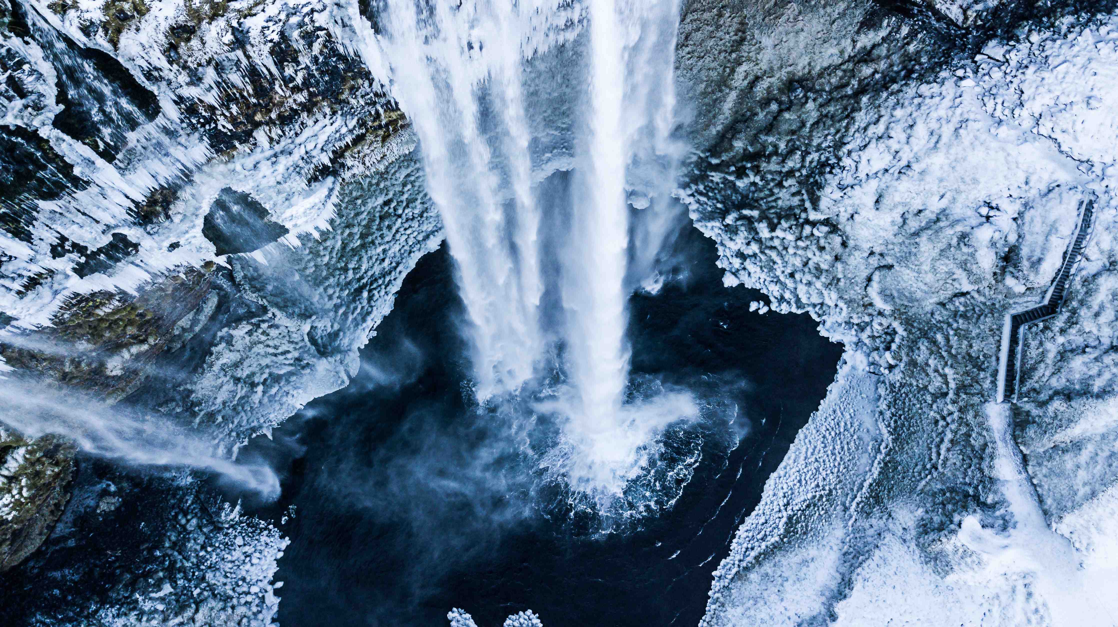 Büro Wandgestaltung-Grauer Wasserfall im Frost