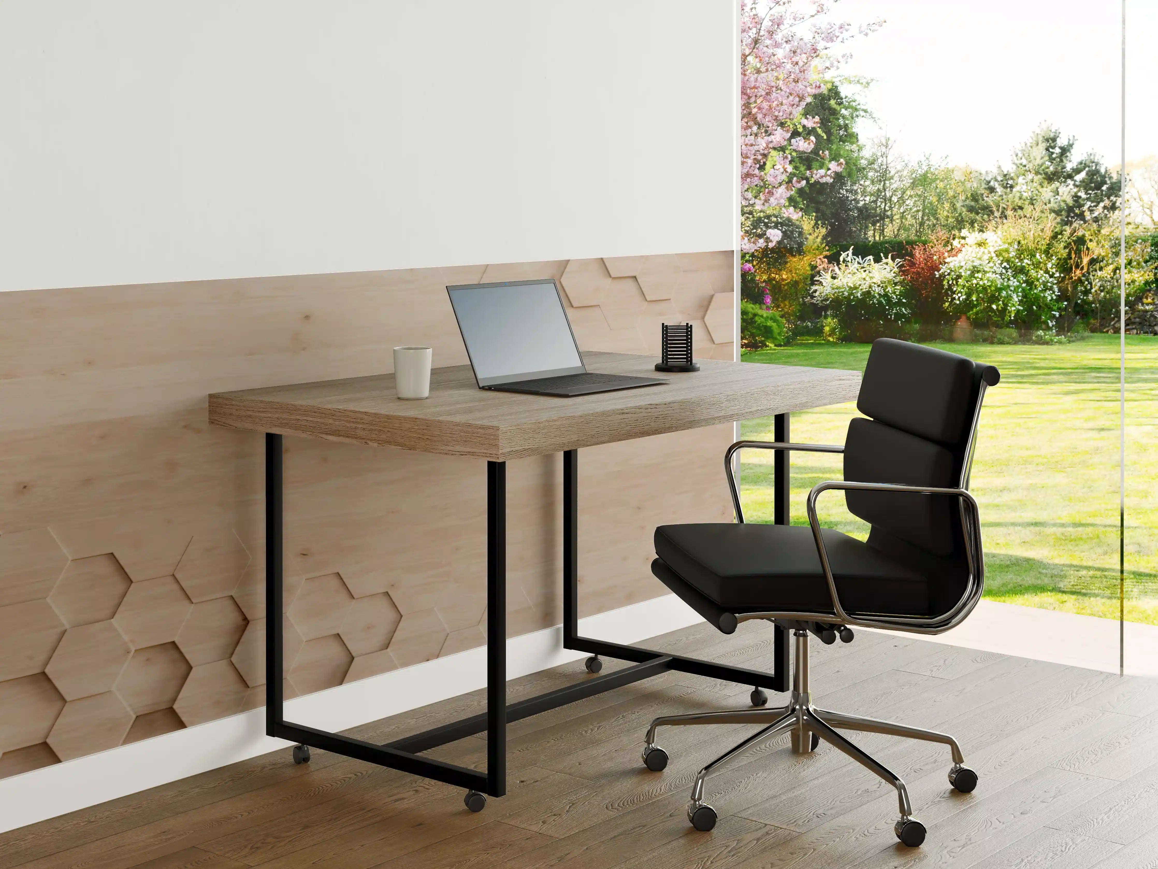 Büro Wandgestaltung - Hell erleuchtete Holzfläche mit geometrischen Mustern