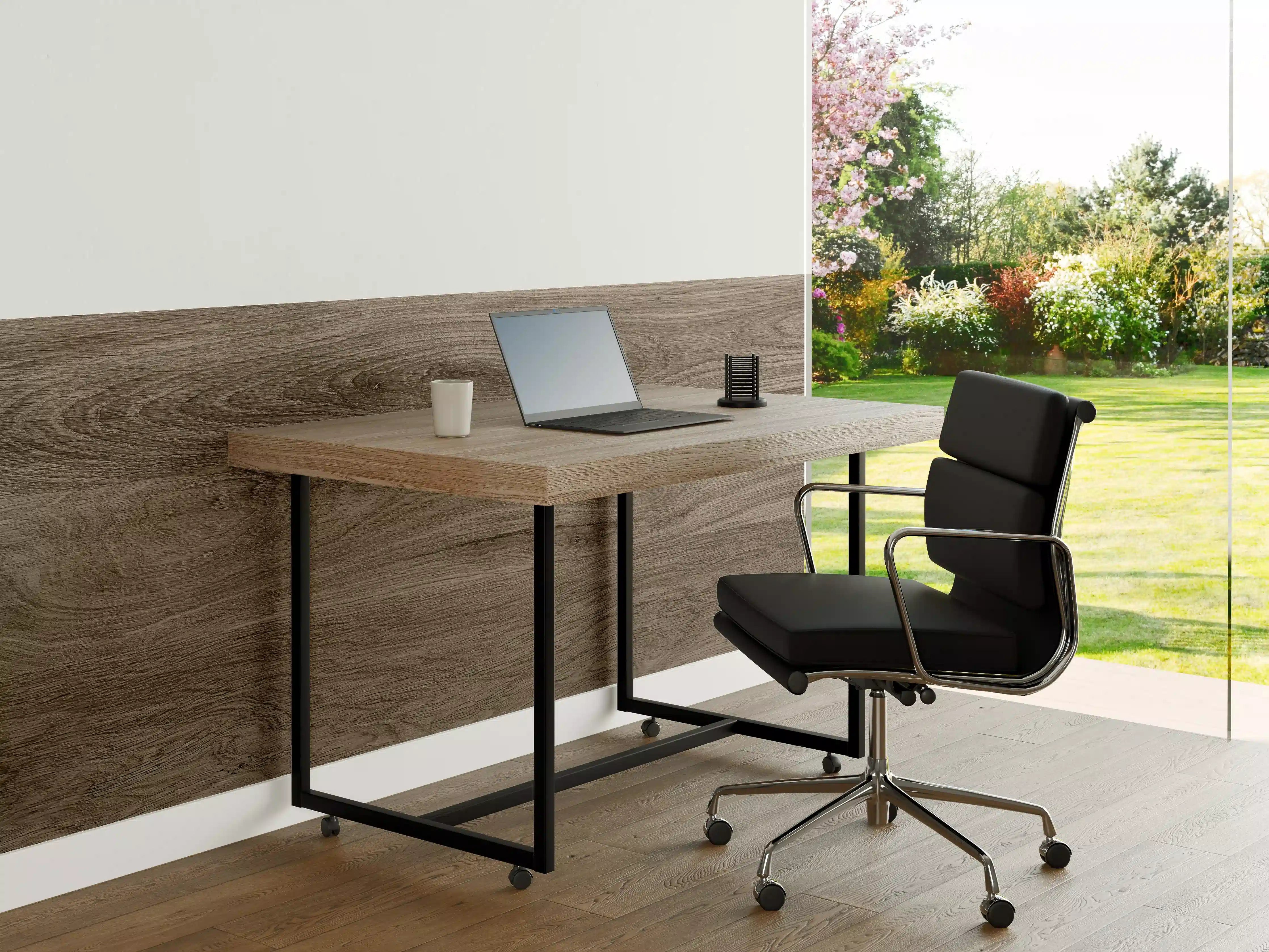 Büro Wandgestaltung - Helle Holzmaserung in warmem Braun