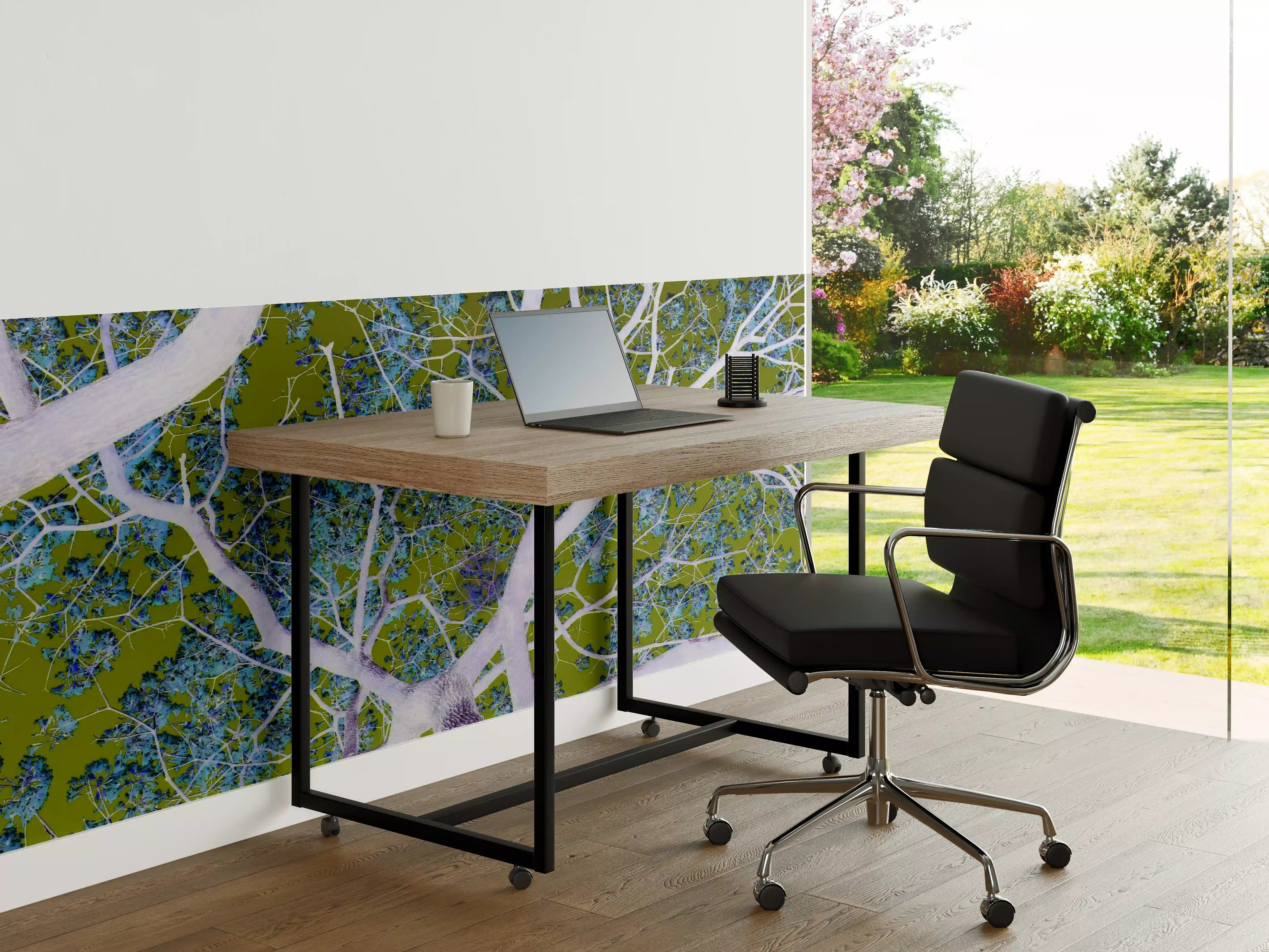 Büro Wandgestaltung - Heller Baum mit grünen Blättern und blauen Himmel