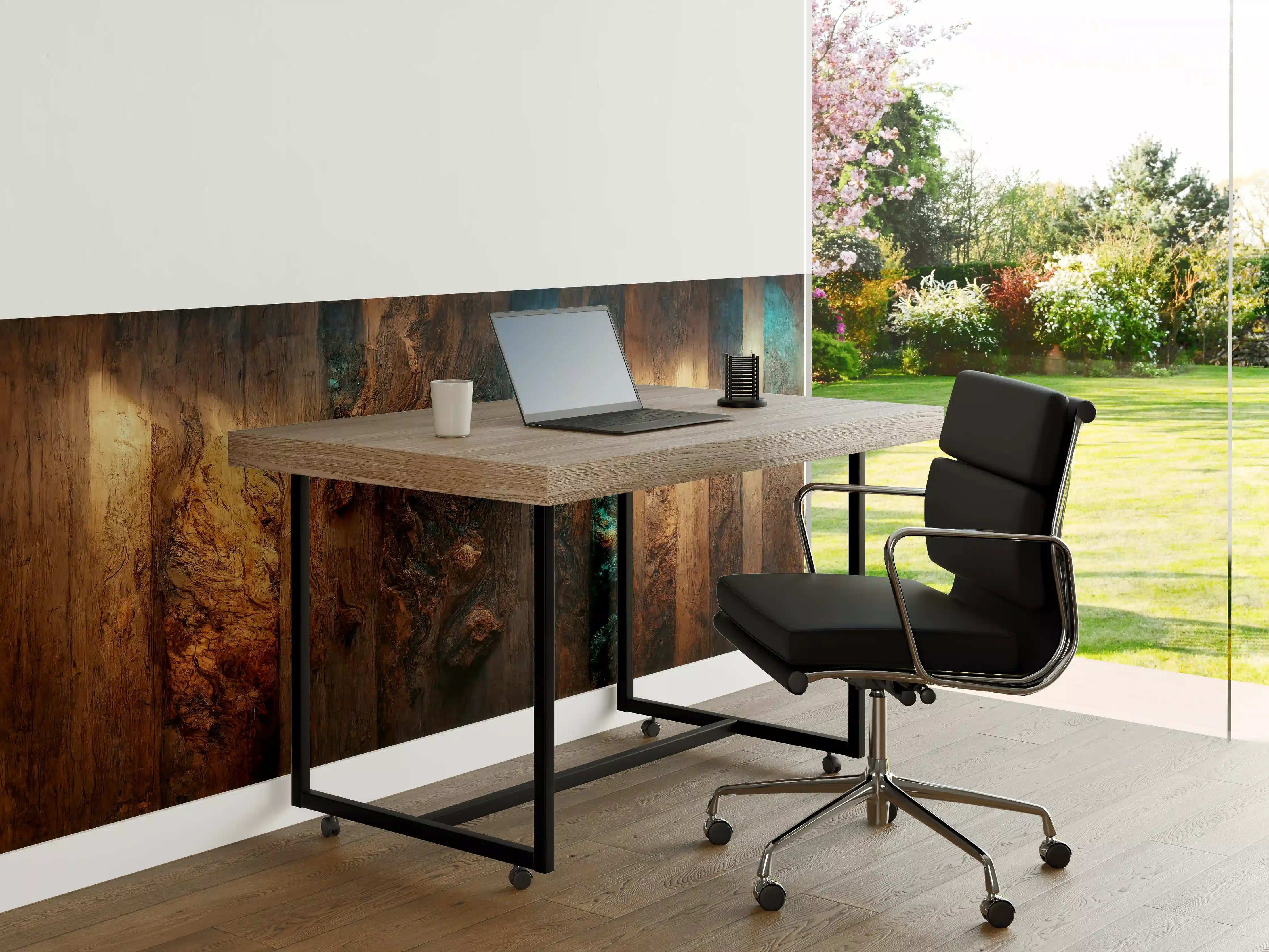 Büro Wandgestaltung - Holztisch mit blauen Epoxidharz