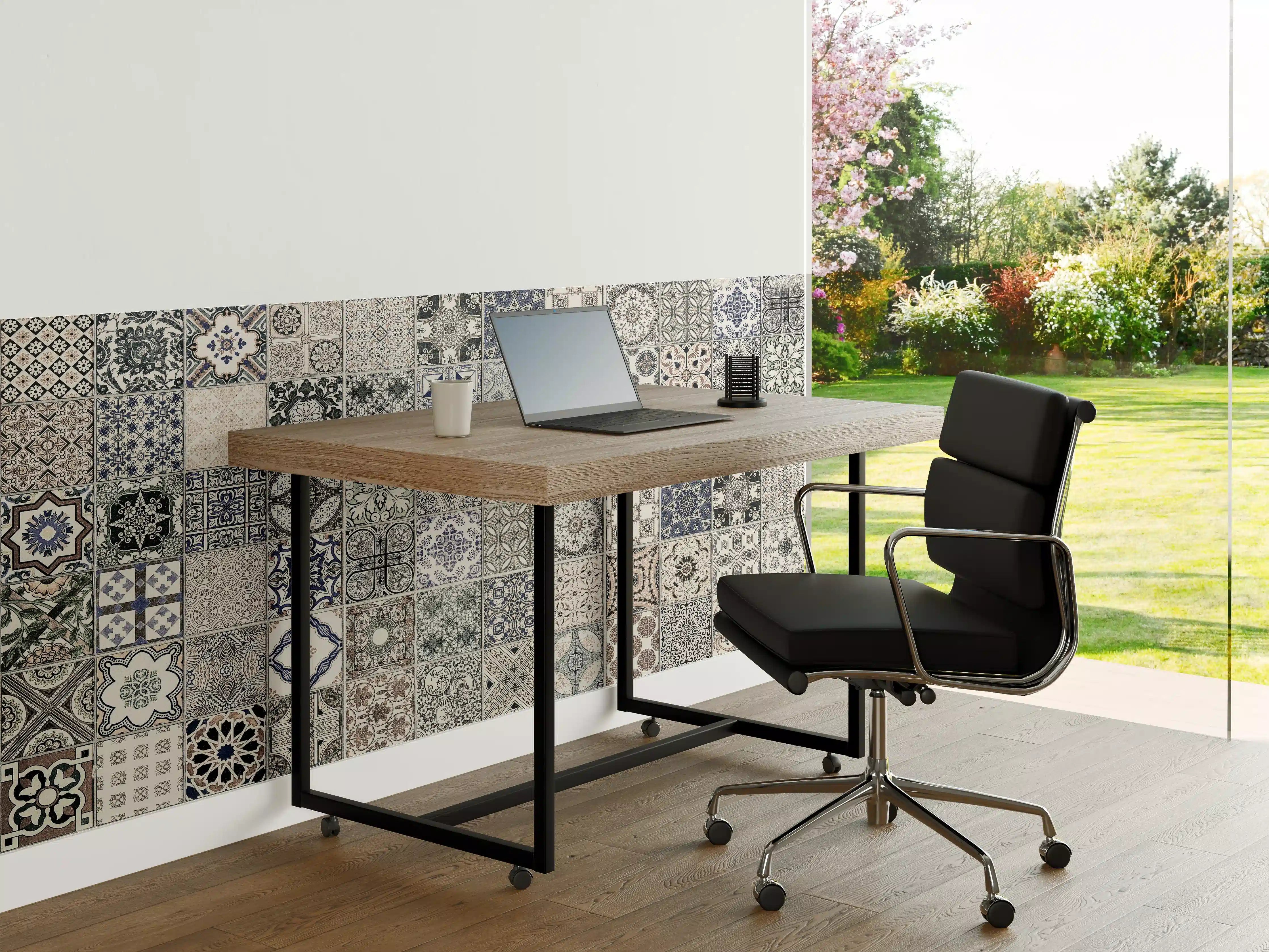 Büro Wandgestaltung - Keramik-Patchwork im arabischen Stil