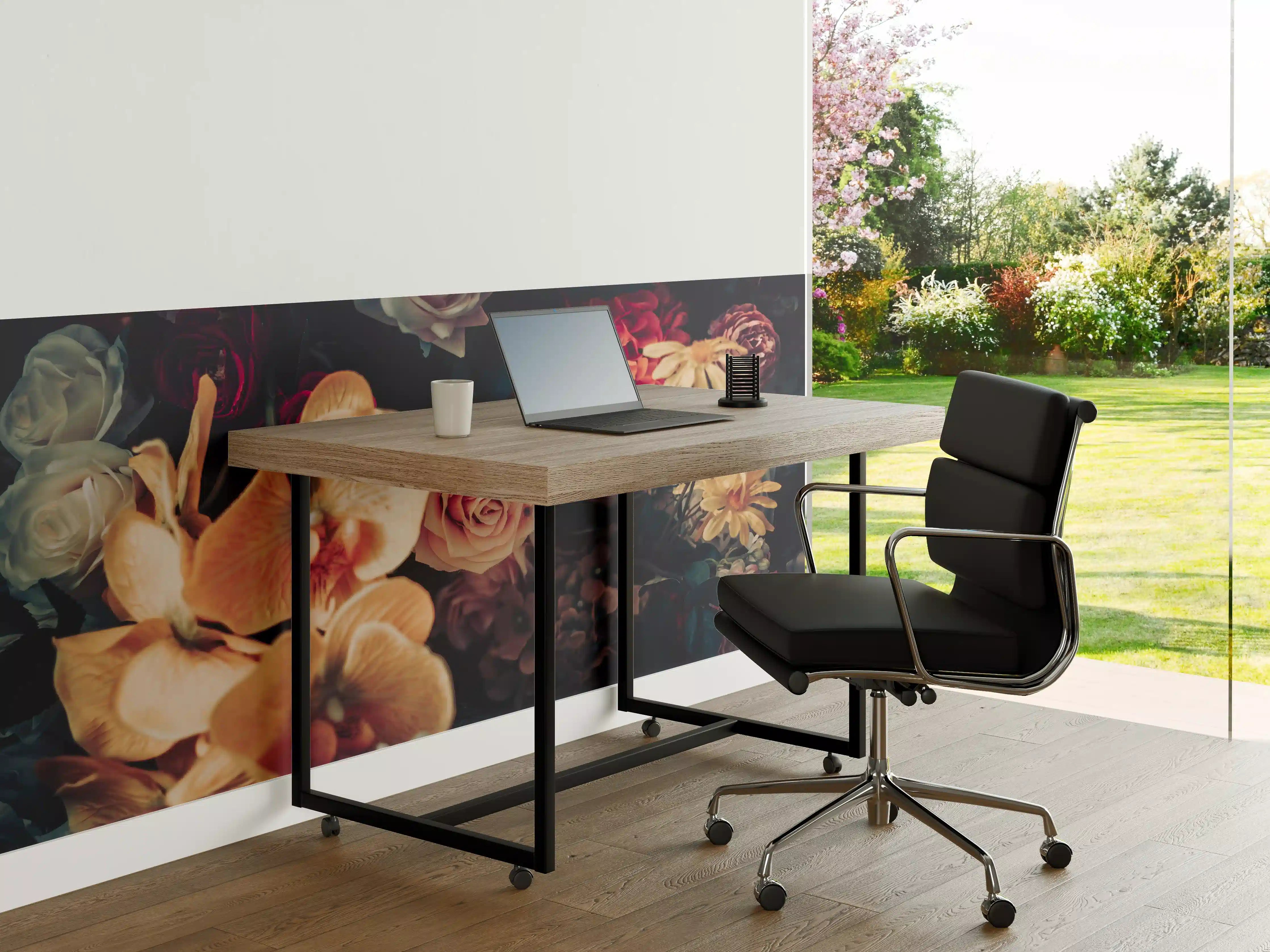 Büro Wandgestaltung - Künstliche Sommerblumen im Vintage-Stil