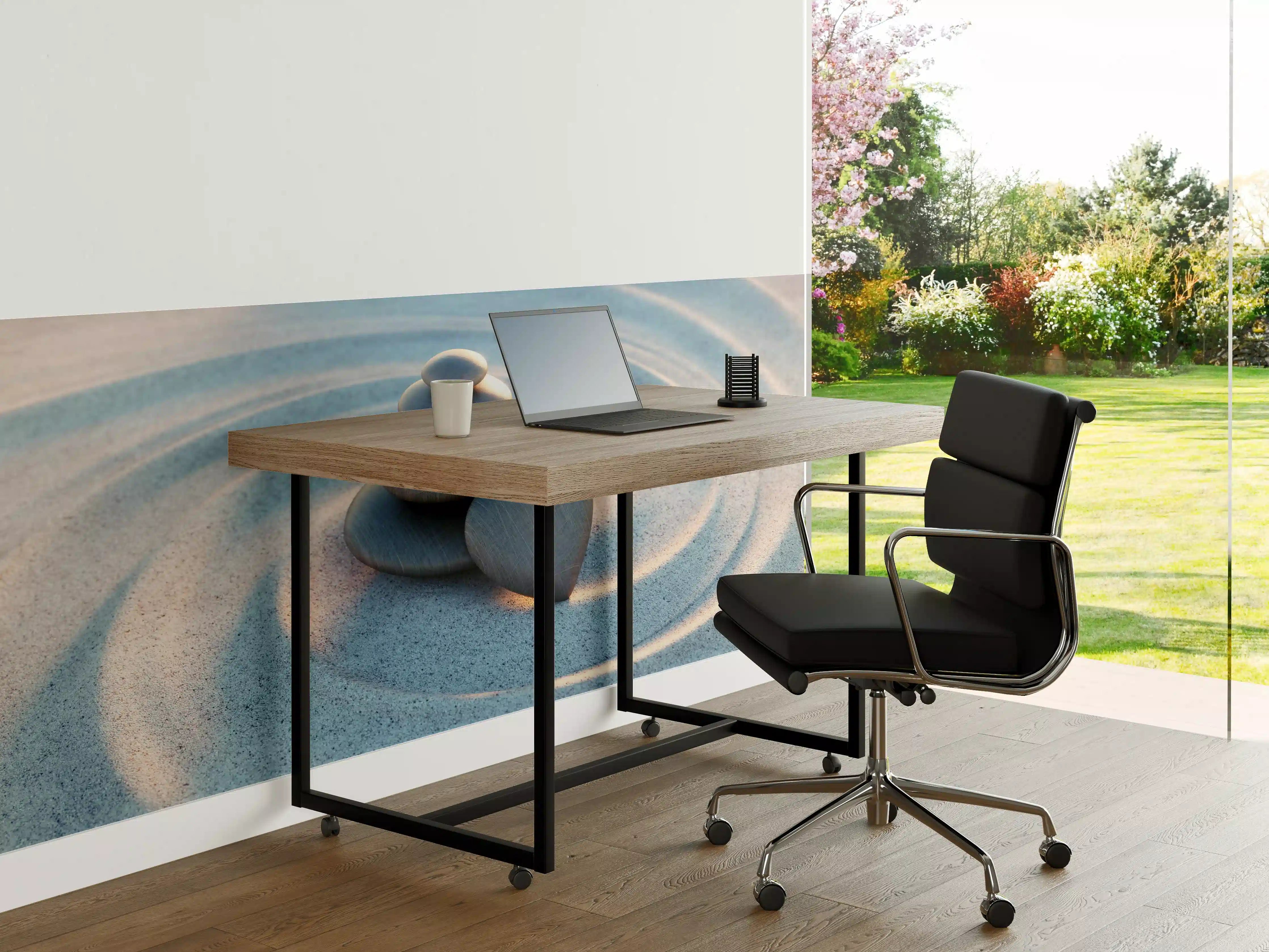 Büro Wandgestaltung - Liebevoller Turm aus Kieselsteinen