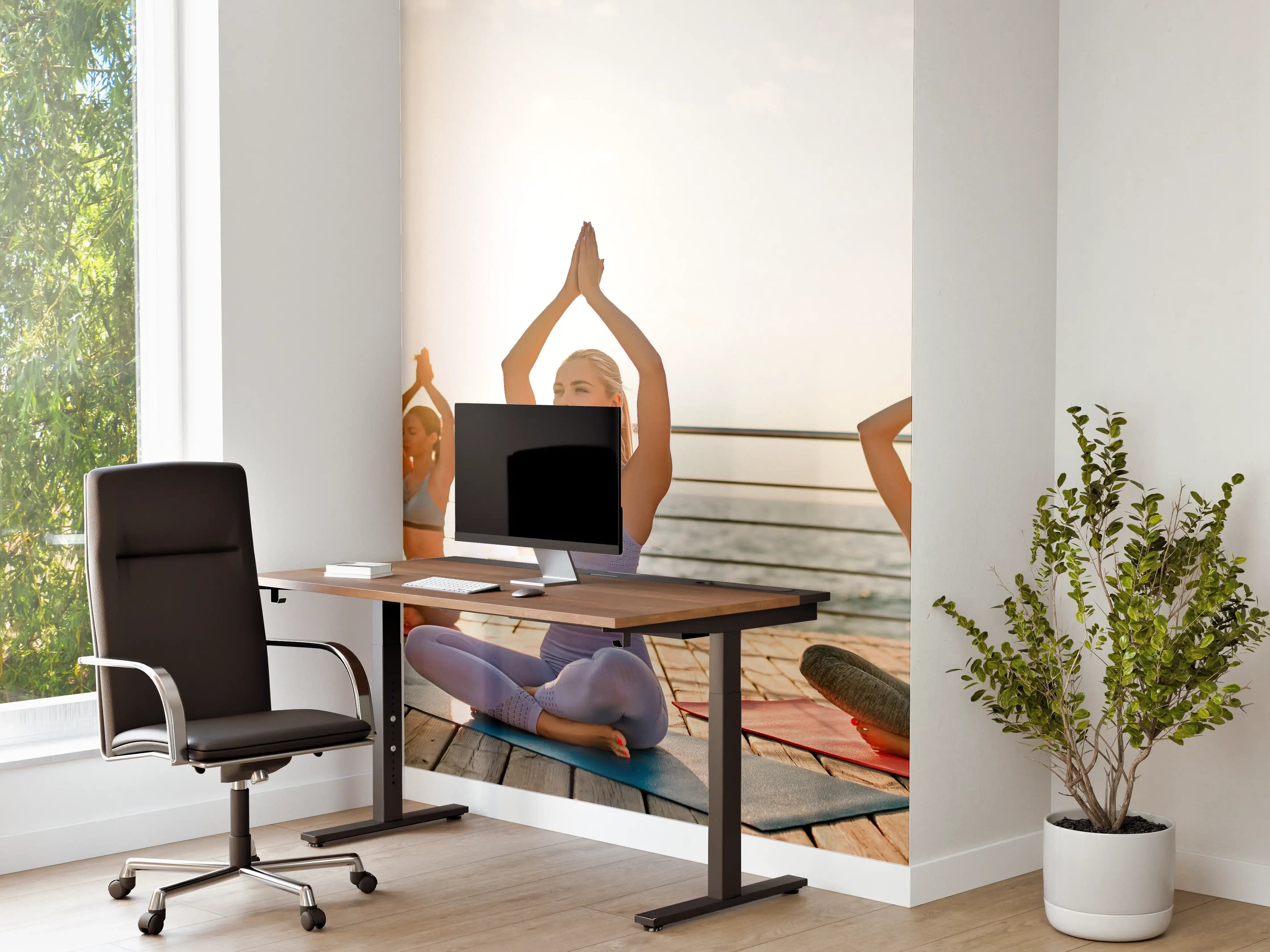 Büro Wandgestaltung - Mädchen beim Yoga am Morgen