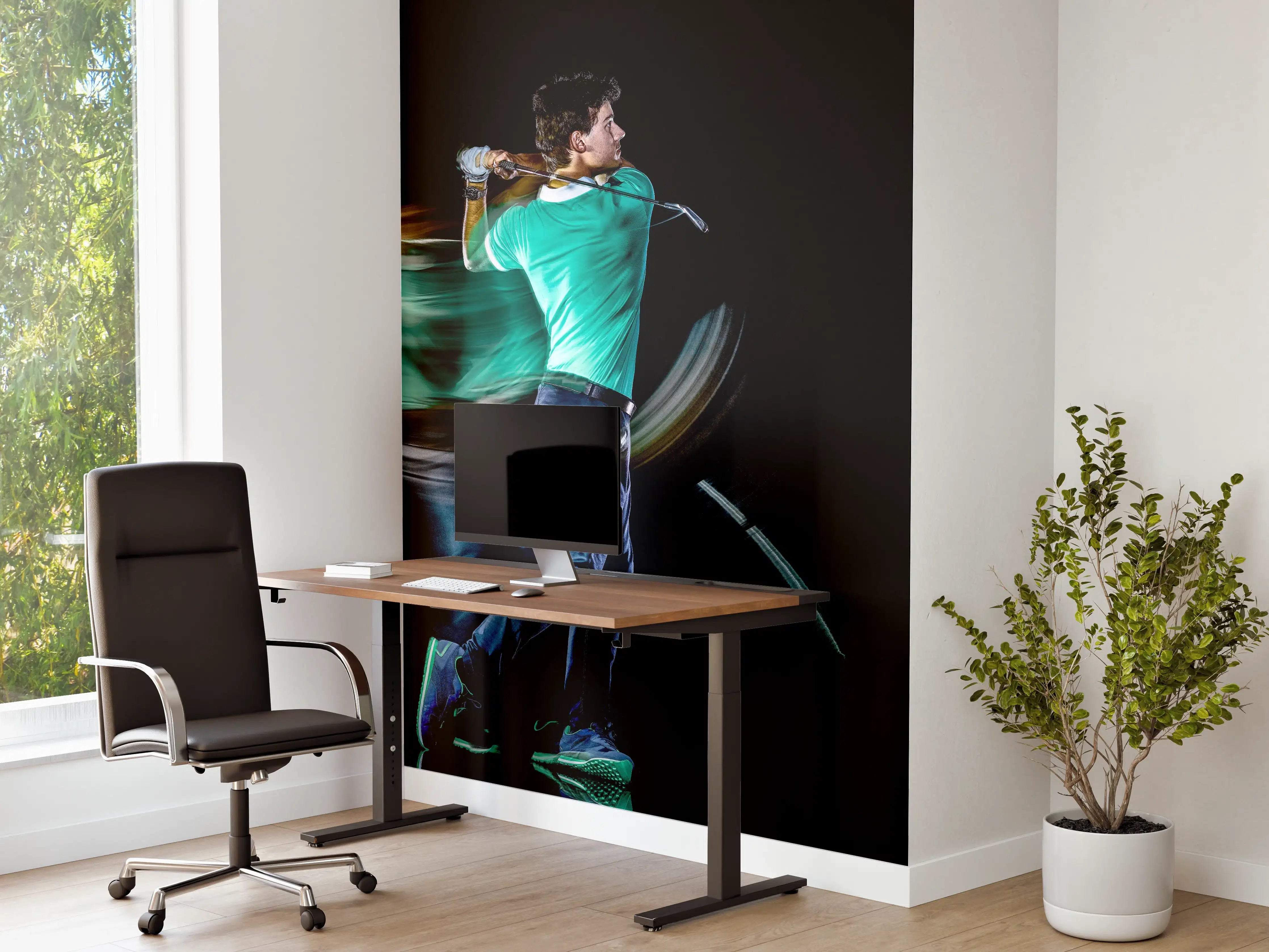 Büro Wandgestaltung - Männlicher Golfer auf Schwarzem Hintergrund