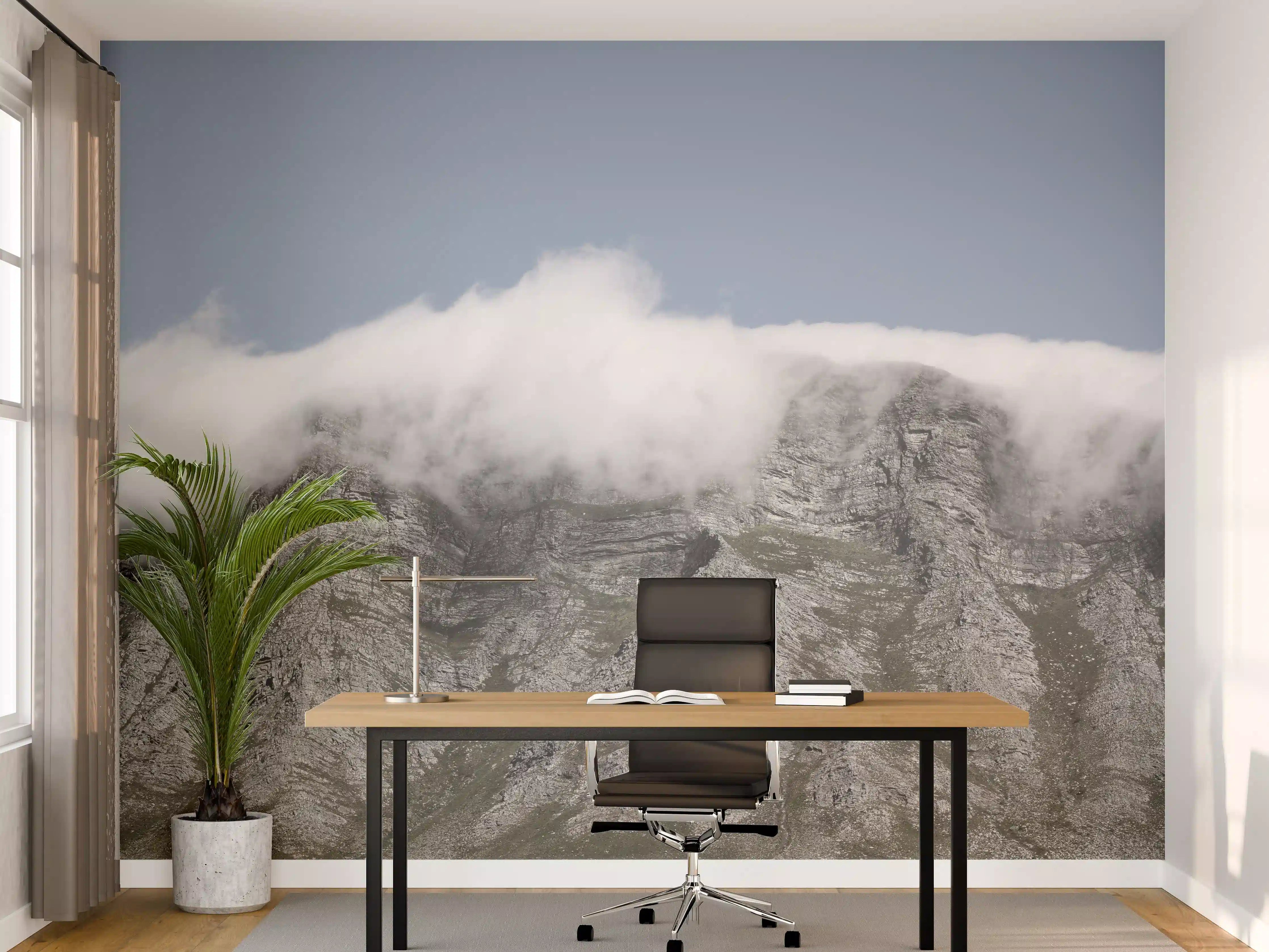 Büro Wandgestaltung - Majestätische Bergspitzen im Nebel