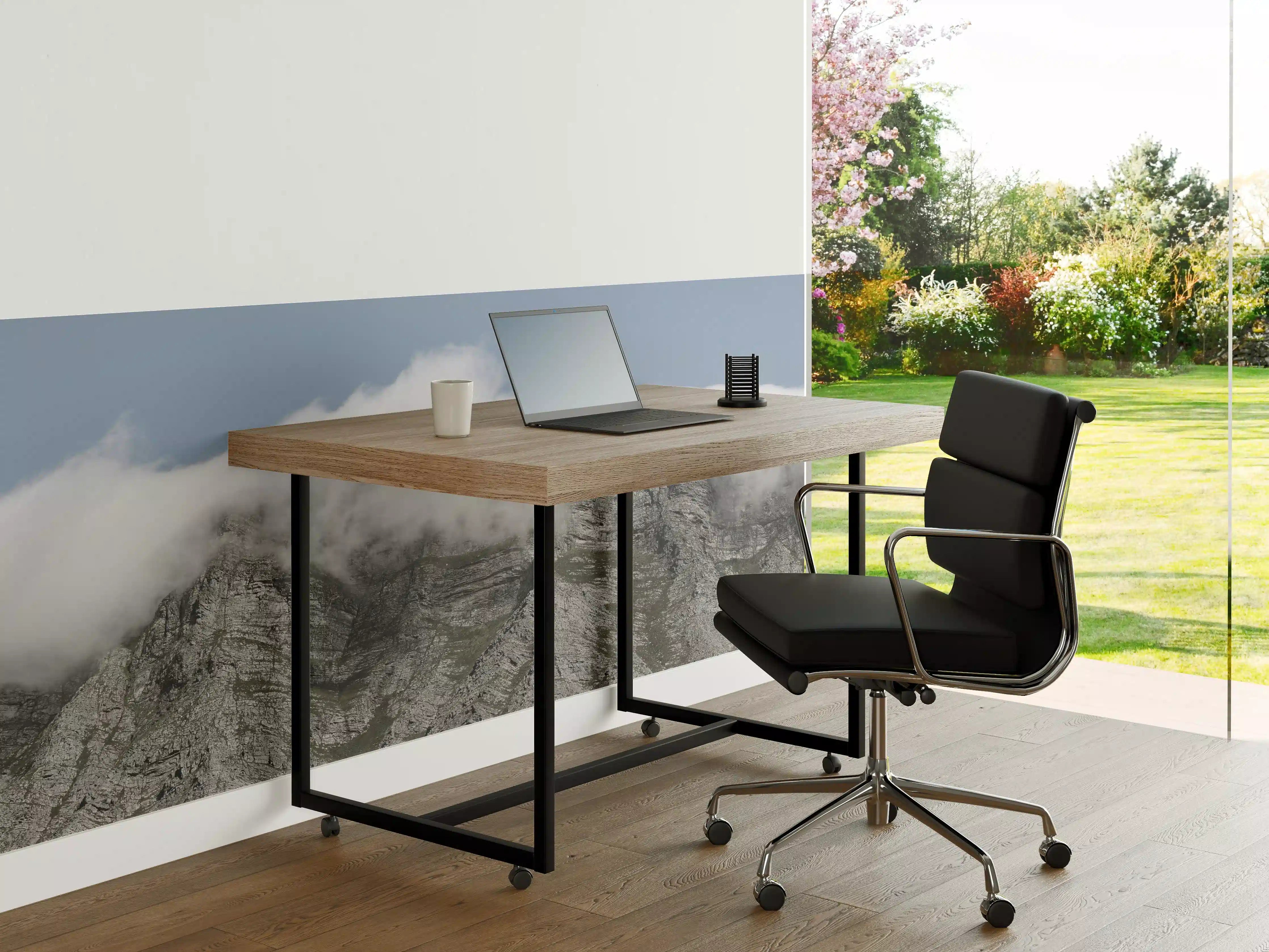 Büro Wandgestaltung - Majestätische Bergspitzen im Nebel