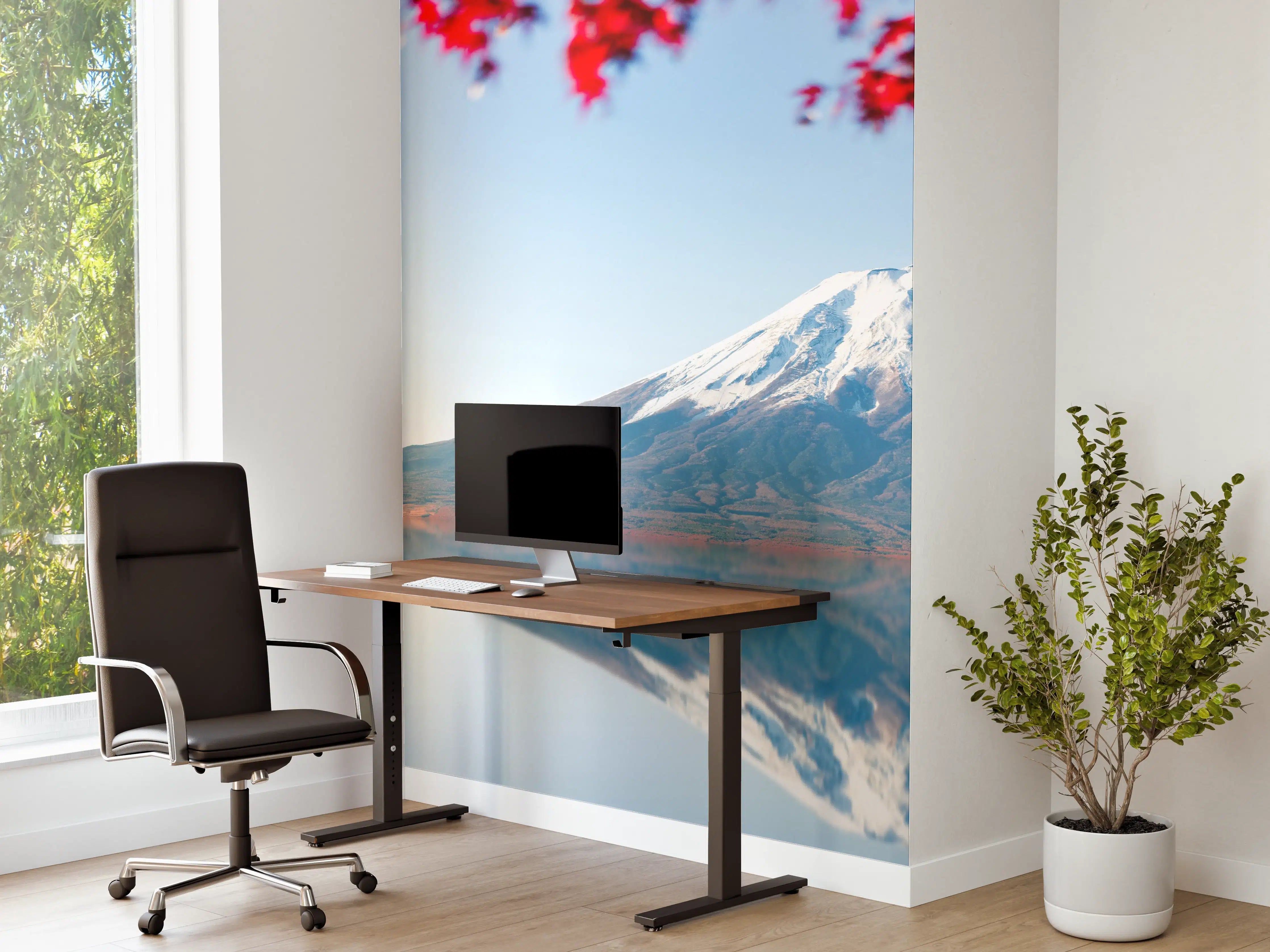 Büro Wandgestaltung - Majestätischer Berg mit Schneegipfel und Herbstlaub