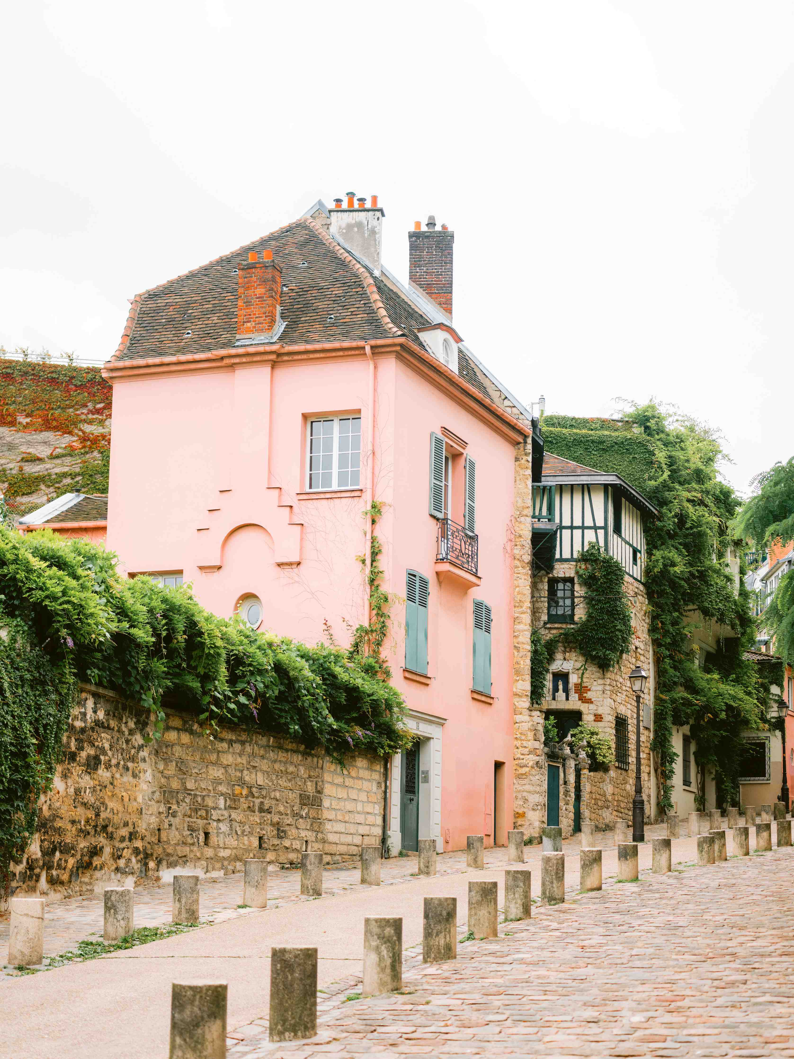 Büro Wandgestaltung-Montmartre Rosa Haus Fotografie