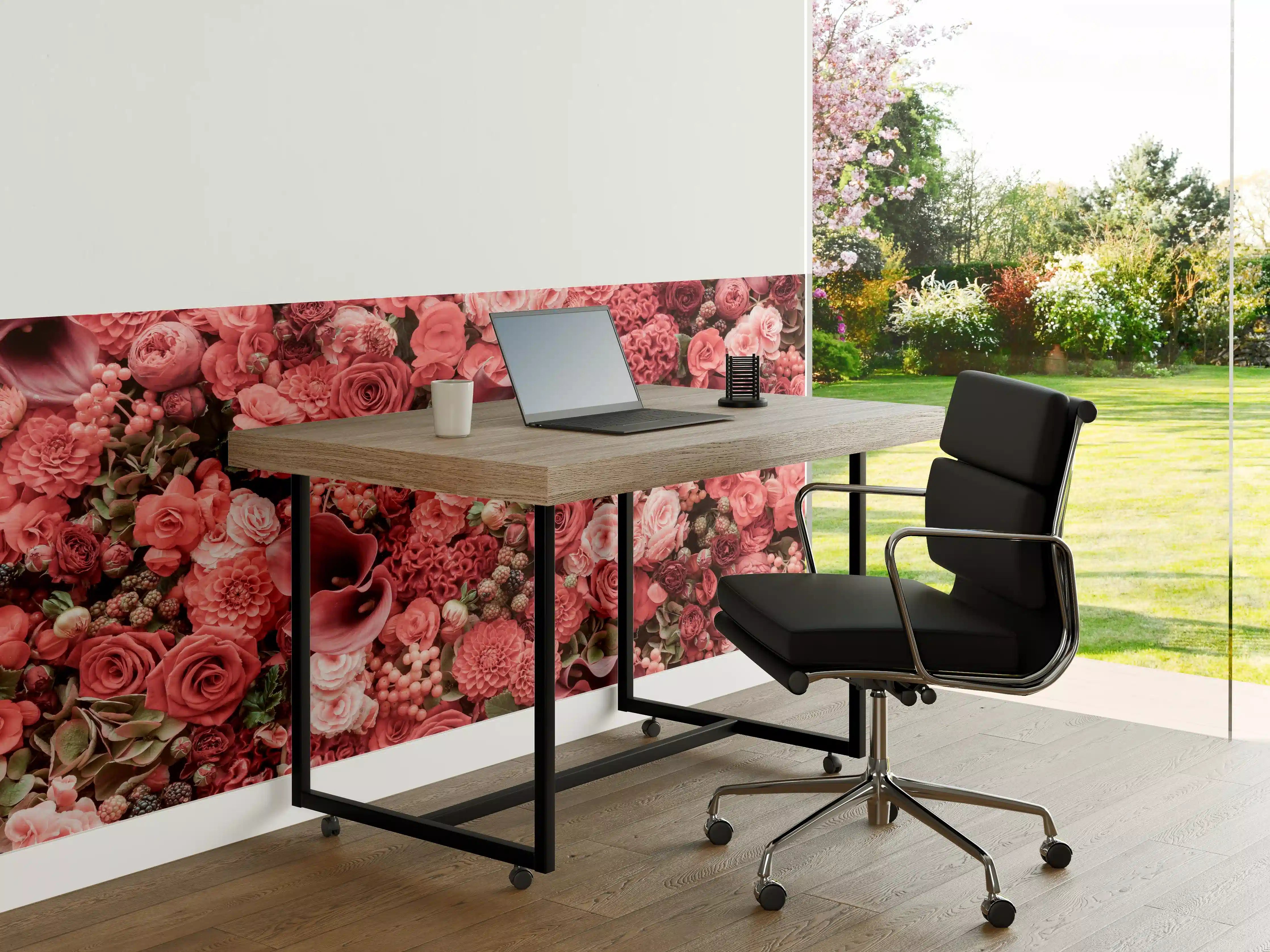 Büro Wandgestaltung - Romantische Blumenpracht in Rot- und Rosatönen