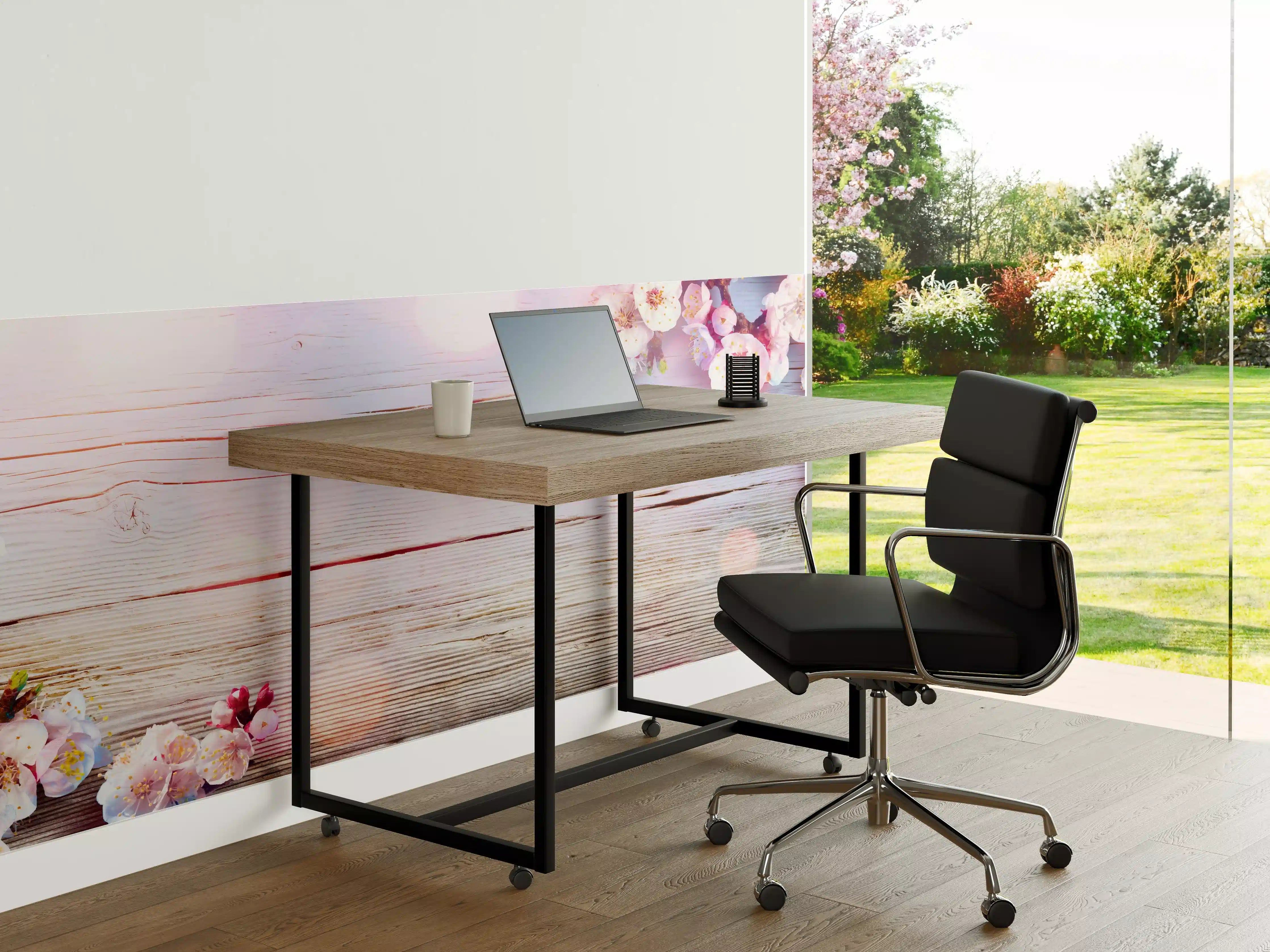 Büro Wandgestaltung - Rosa Blüten auf Holzplatte