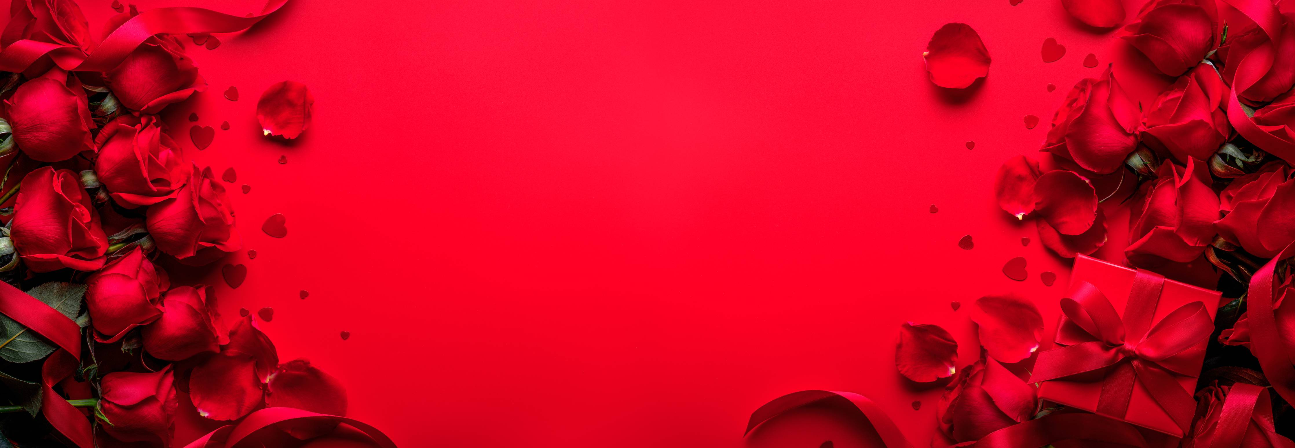 Büro Wandgestaltung-Rosengeschenk auf rotem Hintergrund