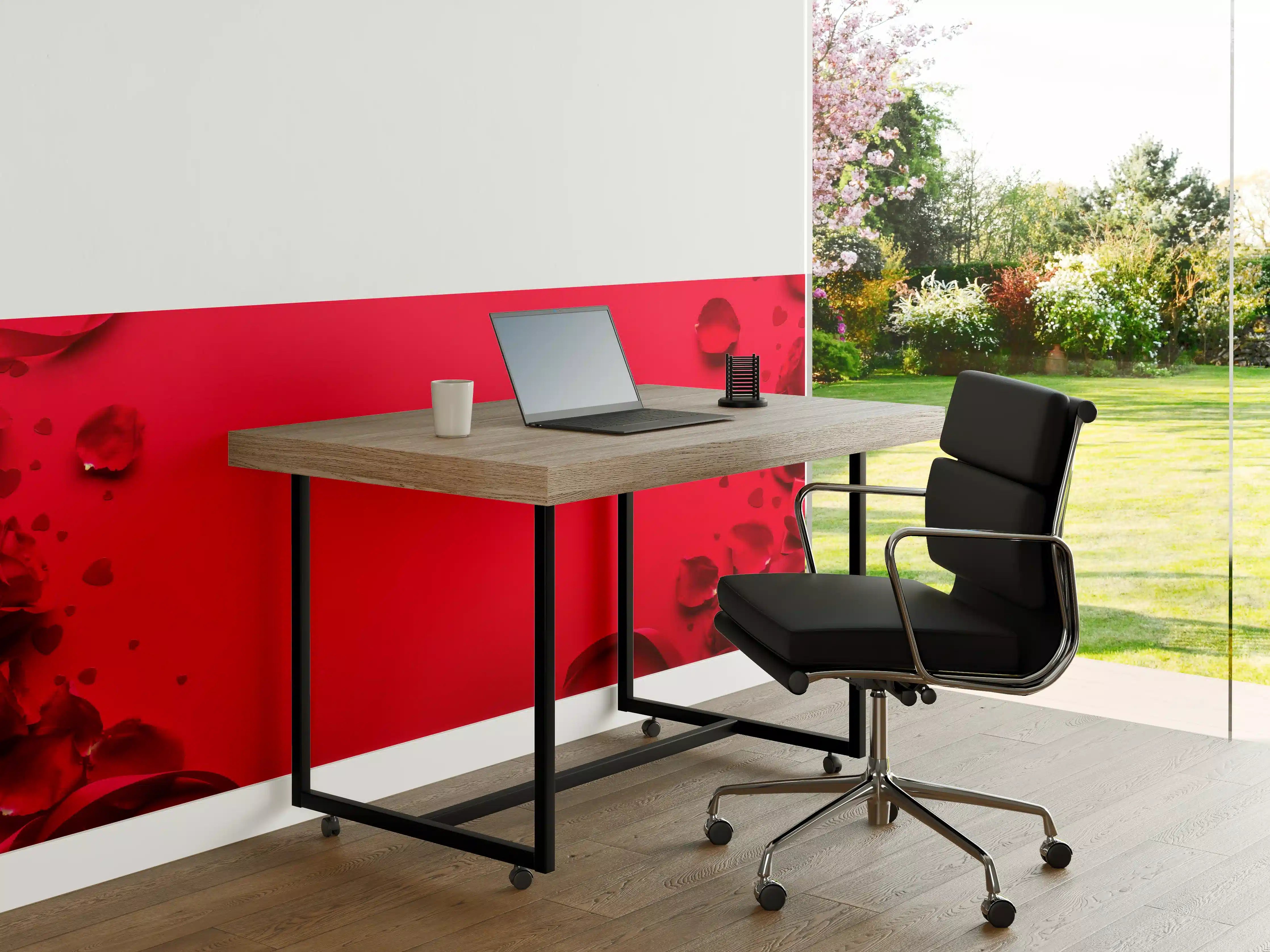 Büro Wandgestaltung - Rosengeschenk auf rotem Hintergrund