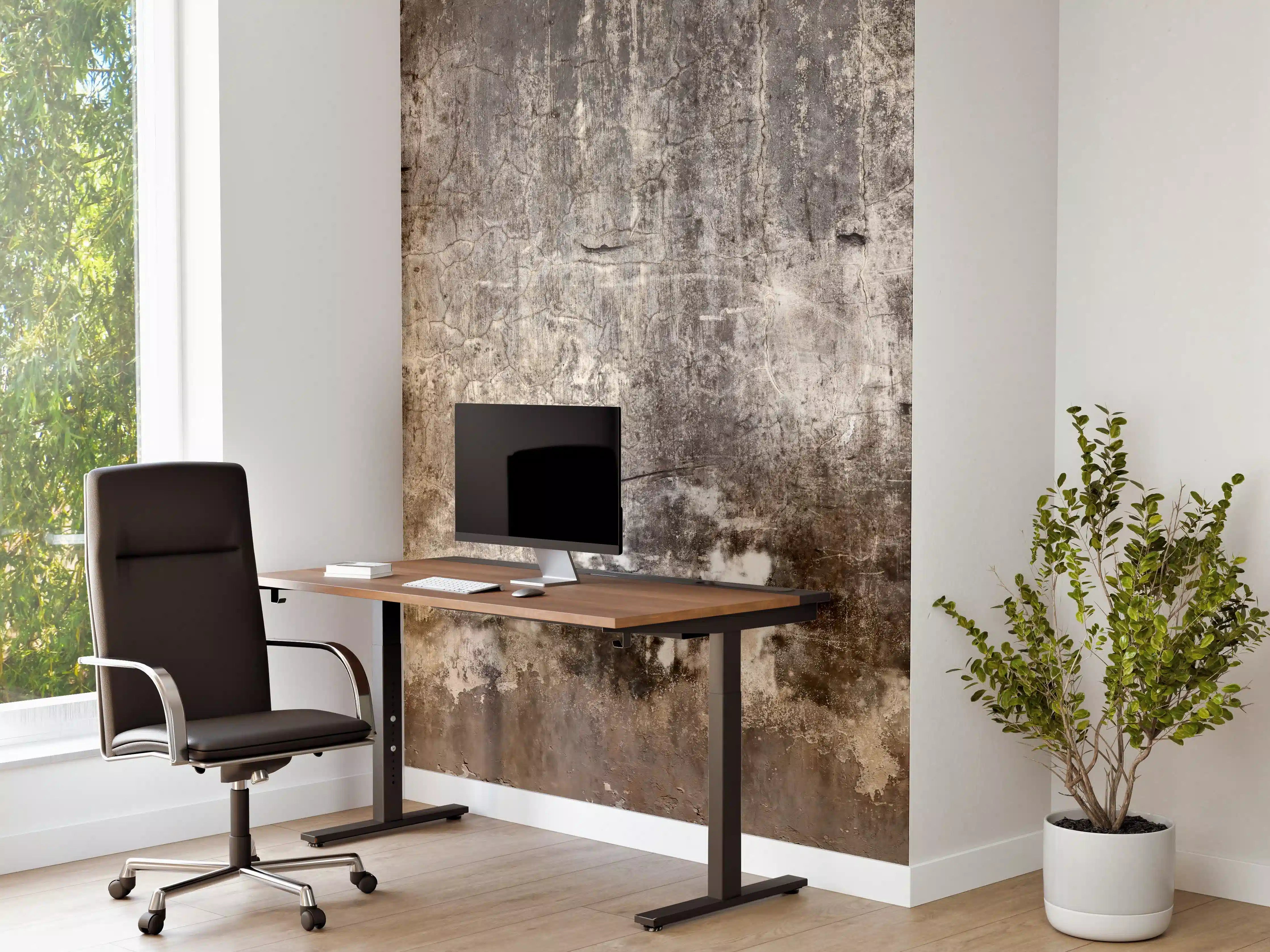 Büro Wandgestaltung - Schmutzige Wand mit kaputtem Zementputz