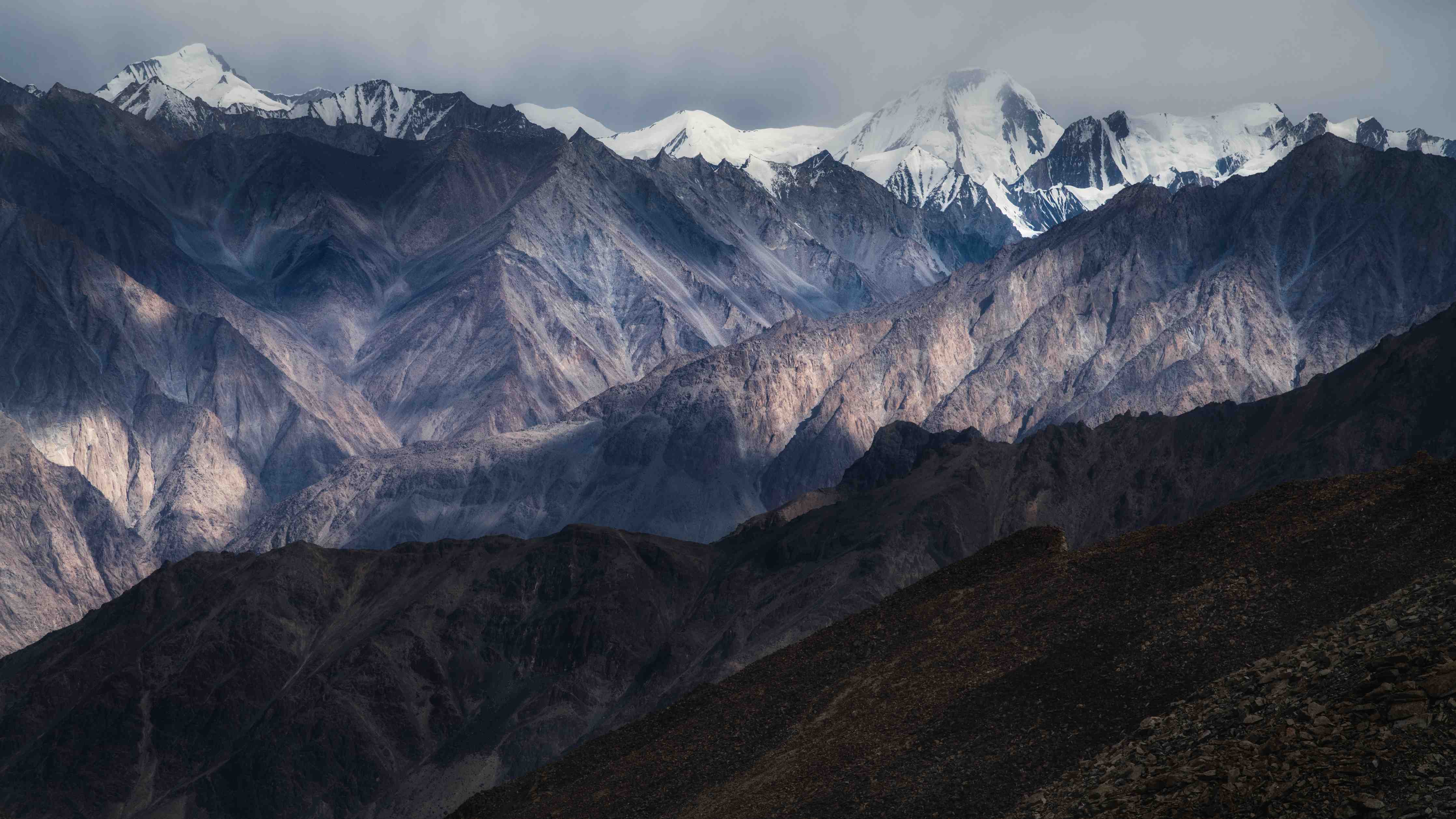 Büro Wandgestaltung-Schneebedeckte Bergspitzen Panorama