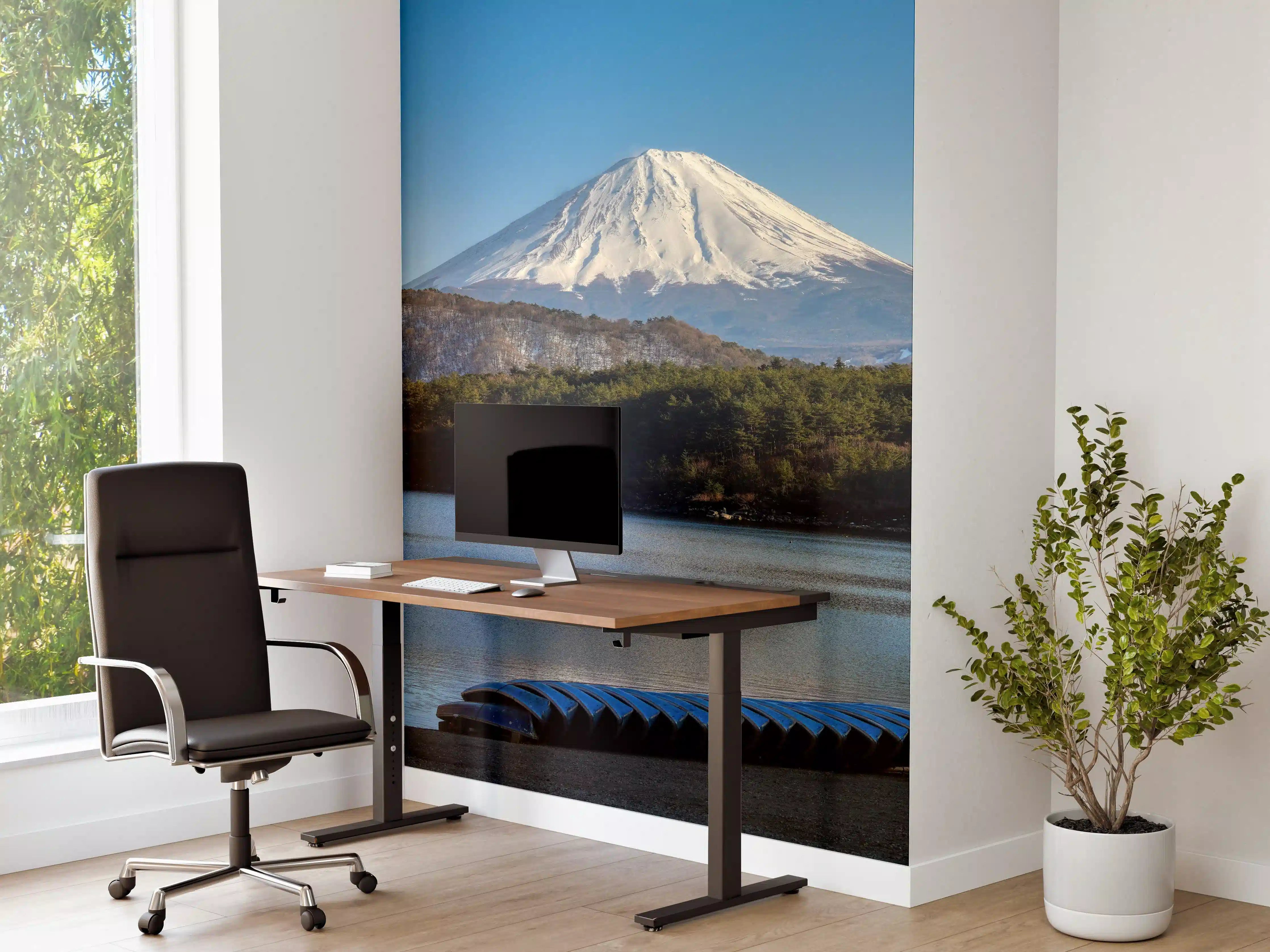Büro Wandgestaltung - Schneebedeuter Mount Fuji über ruhigem See