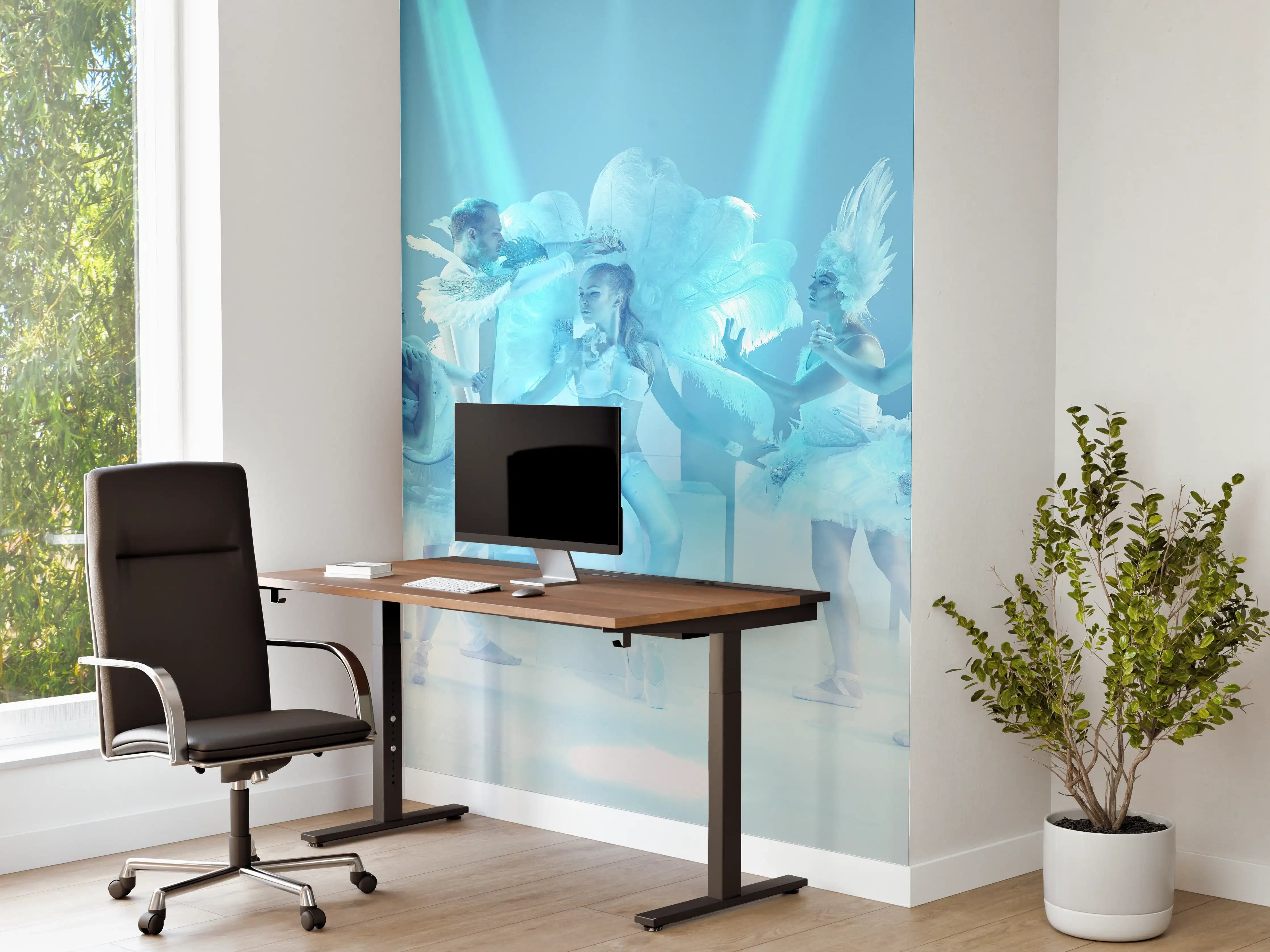 Büro Wandgestaltung - Schwan-Aufführung in bläulichem Licht