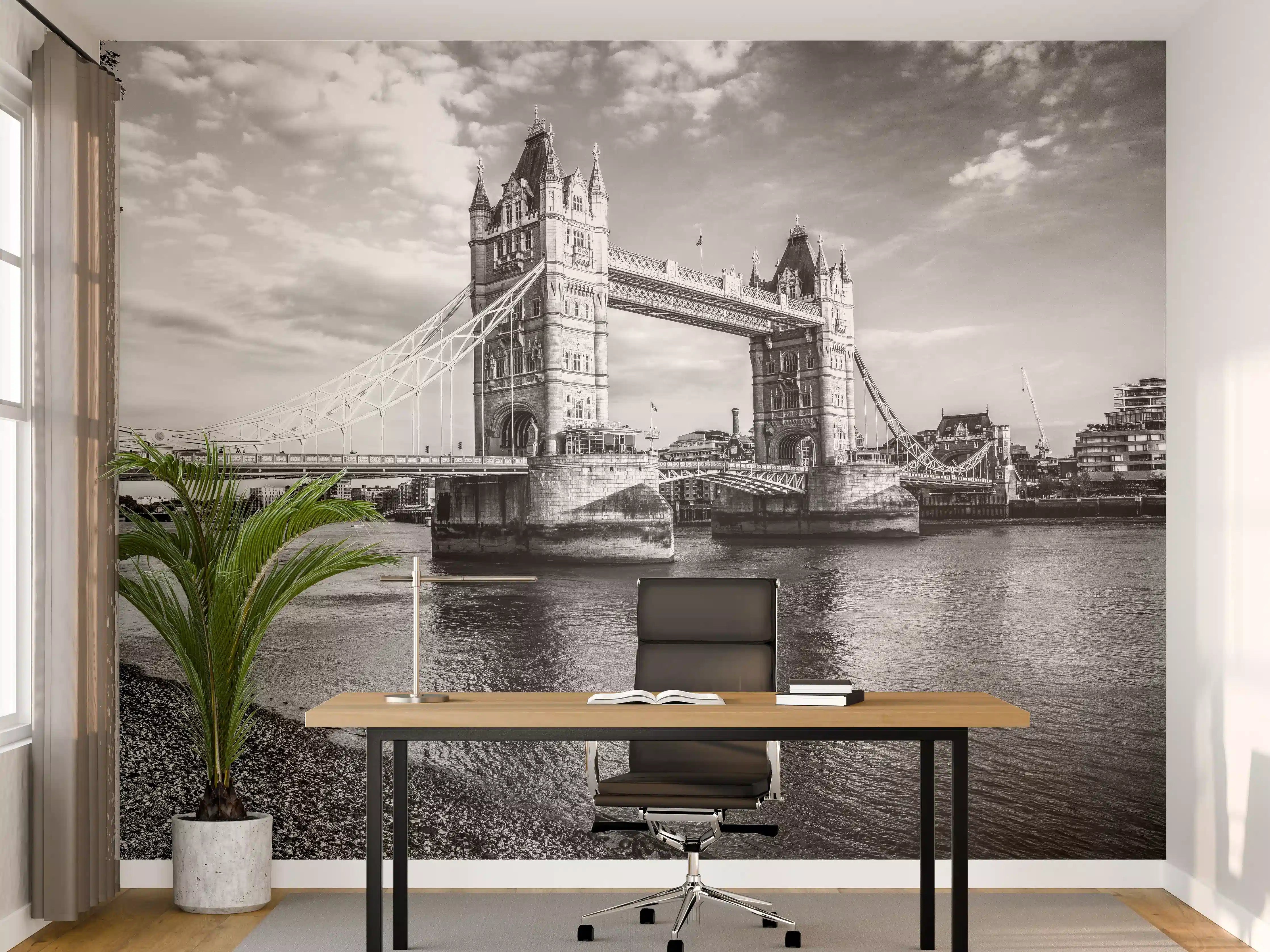 Büro Wandgestaltung - Schwarz-Weiß-Blick auf Tower Bridge