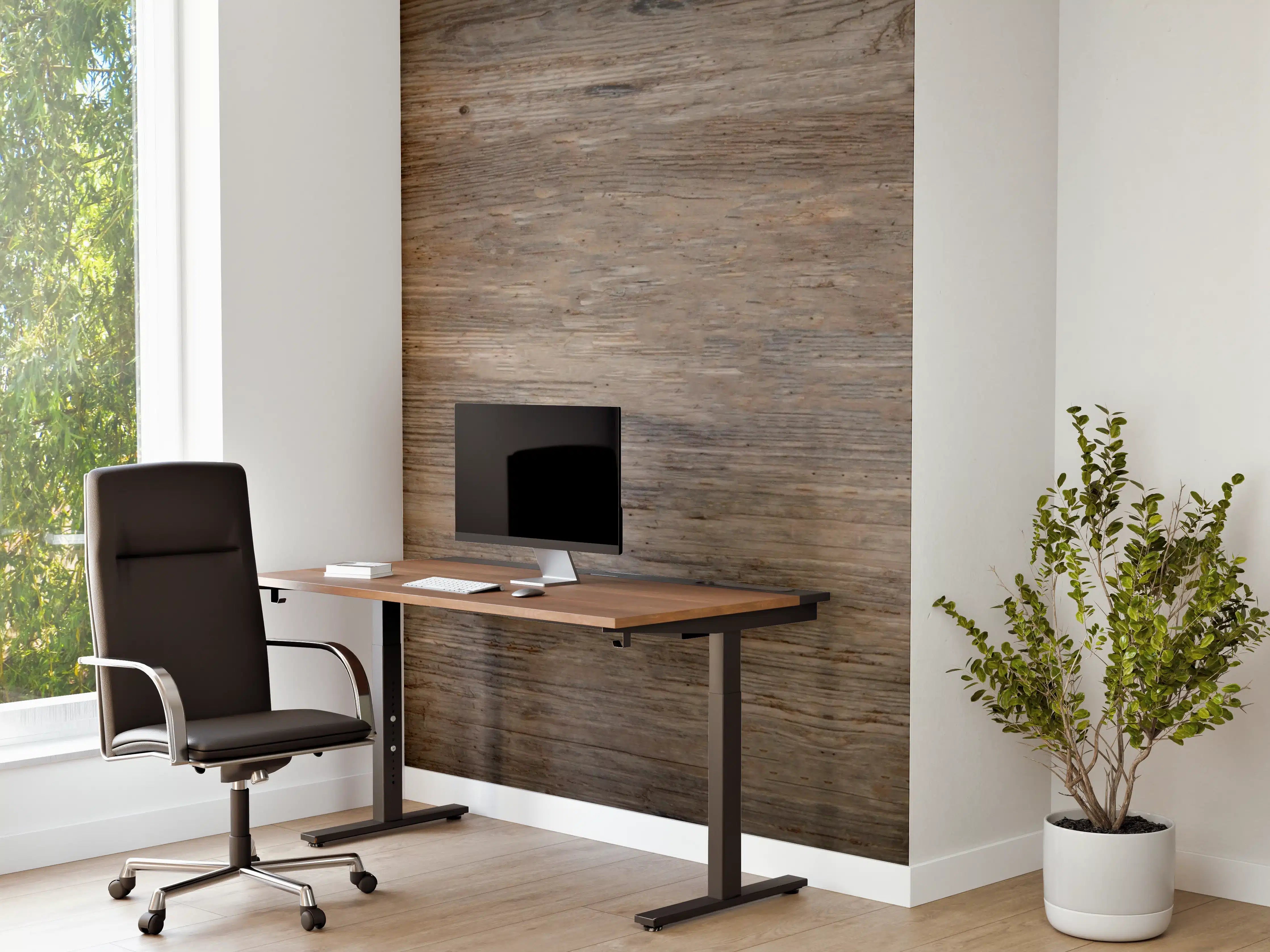 Büro Wandgestaltung - Schwarz-braune Holzplatte