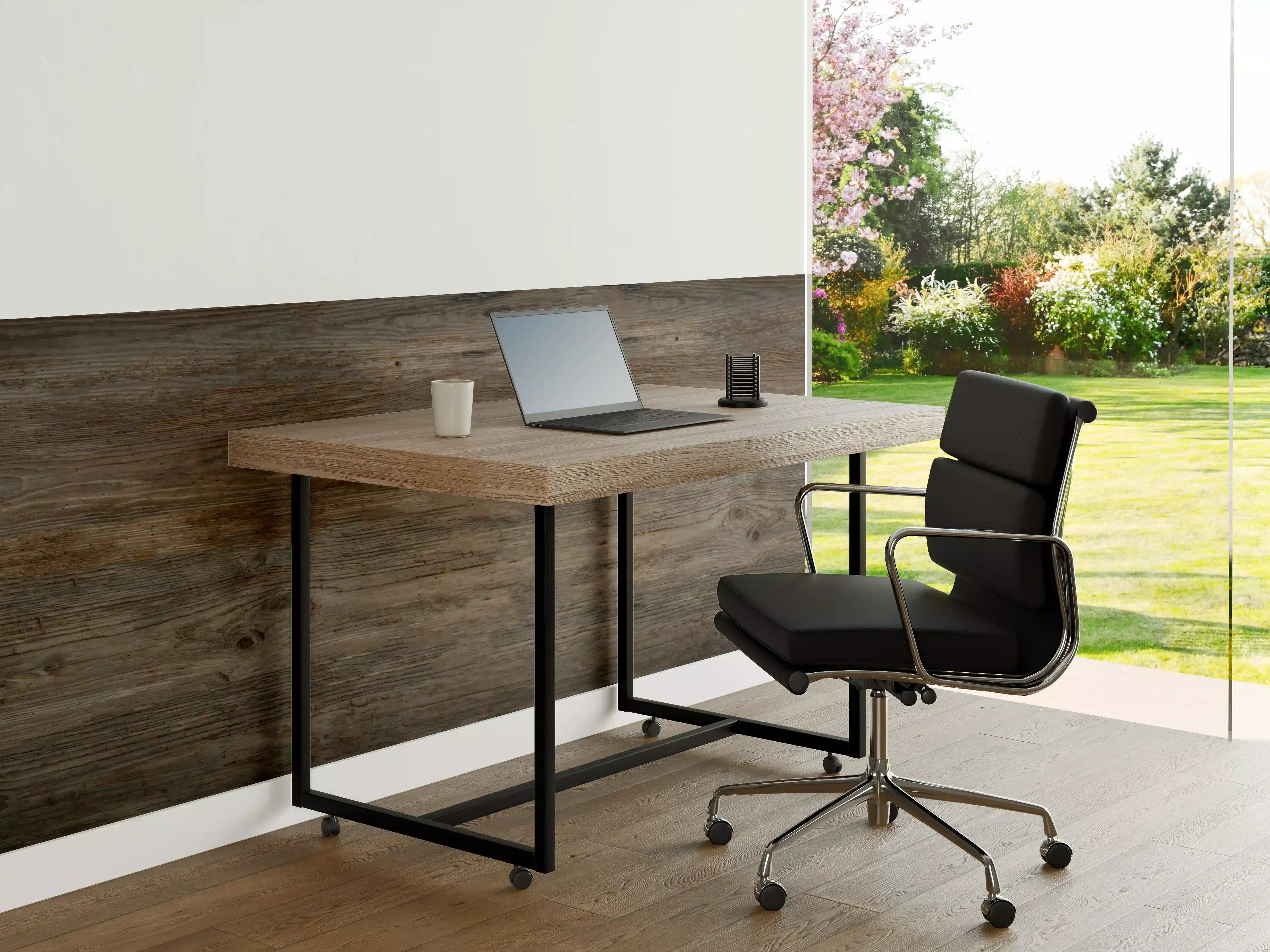 Büro Wandgestaltung - Schwarz-braune Holzplatte