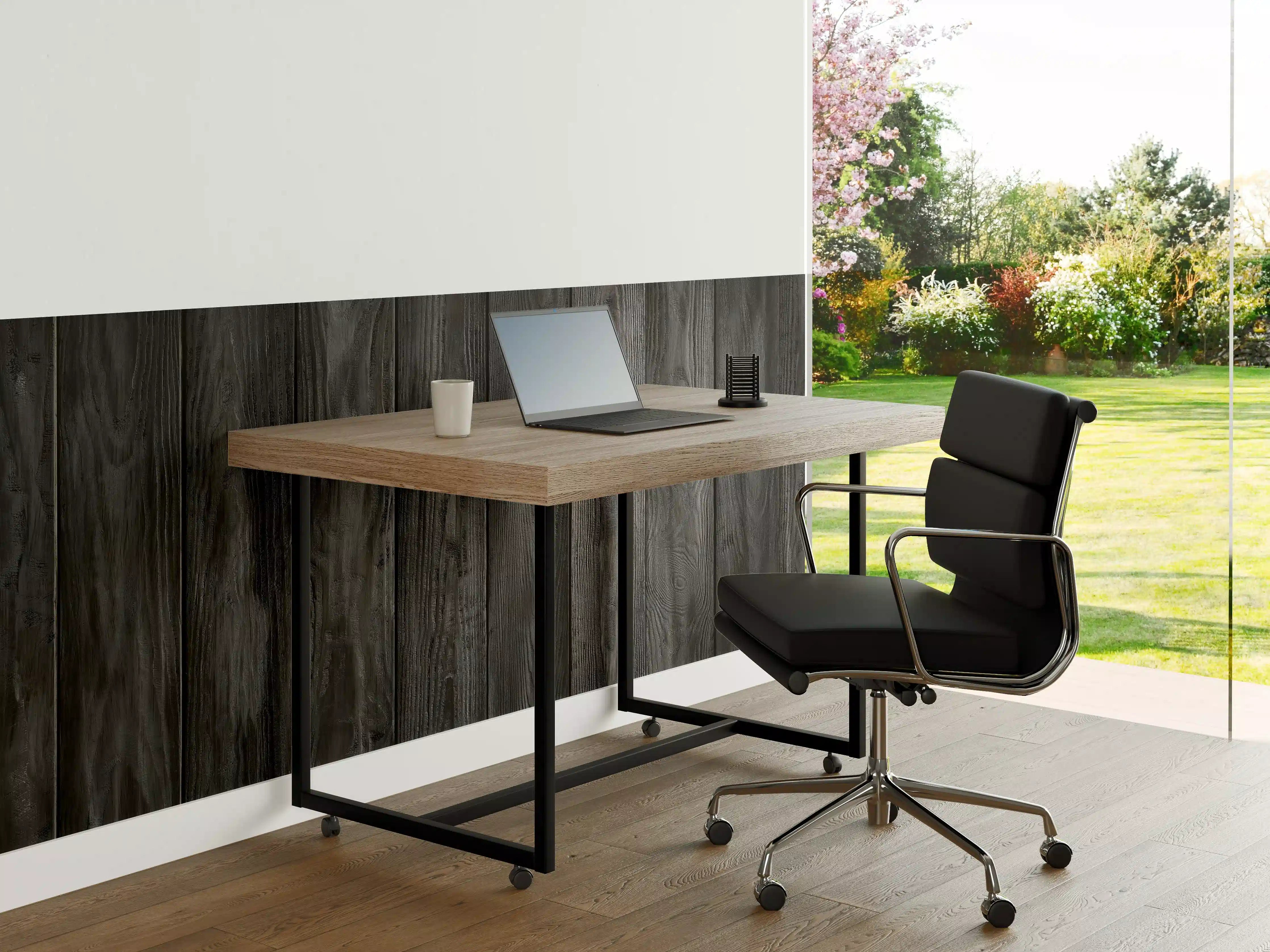Büro Wandgestaltung - Schwarz lackierte Holzbretter