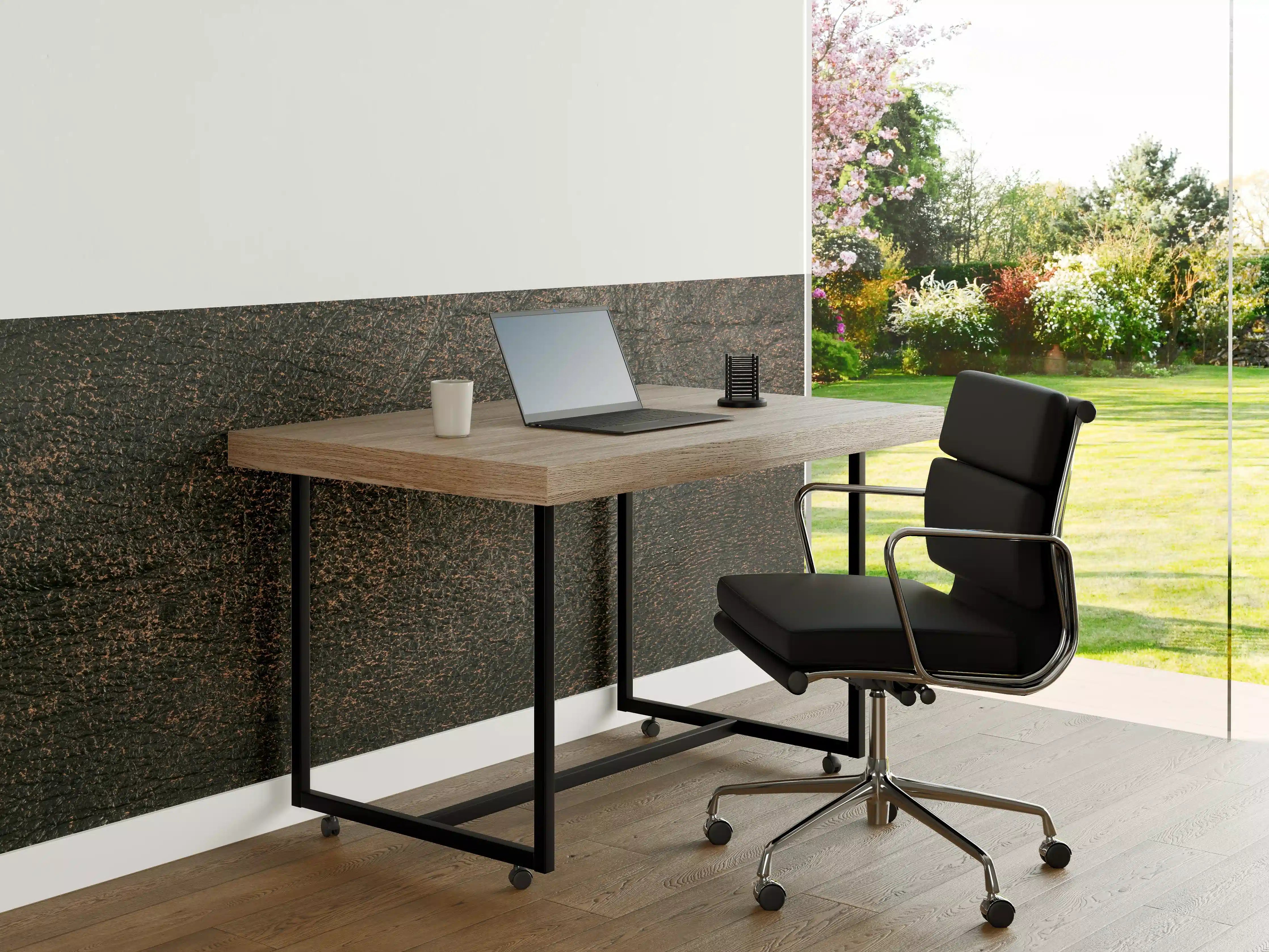 Büro Wandgestaltung - Schwarze Holzmaserung mit rustikalem Charakter