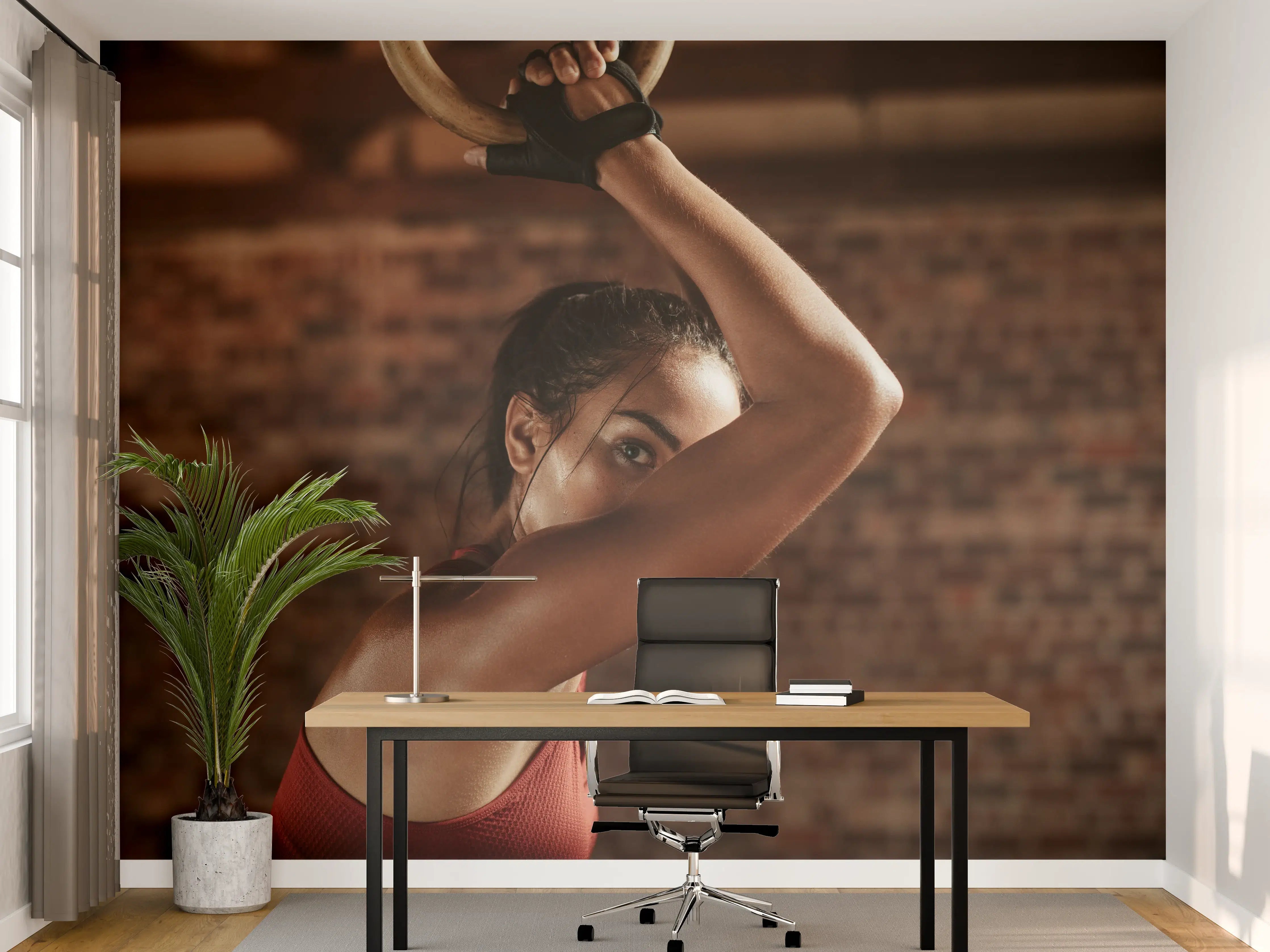 Büro Wandgestaltung - Starke Frau beim Training mit Dip-Ringen