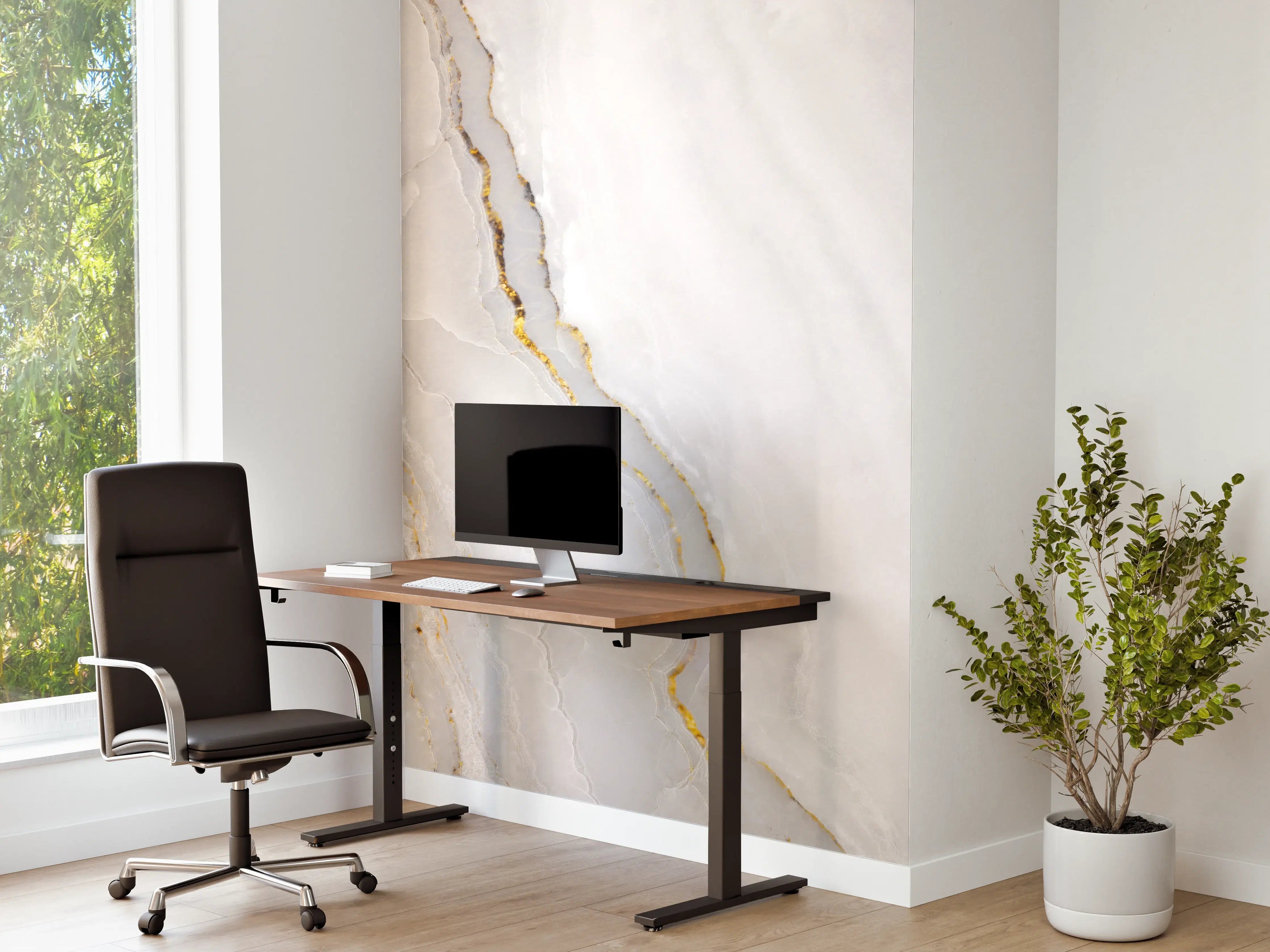 Büro Wandgestaltung - Statuario Marmor mit goldenen Akzenten