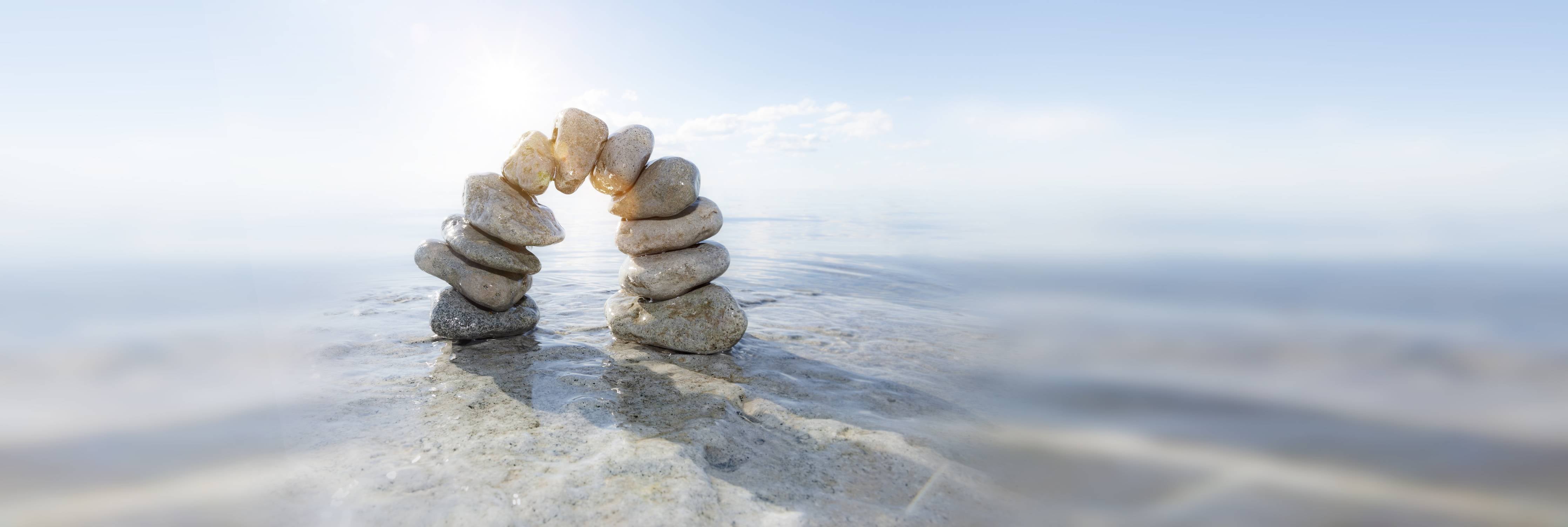 Büro Wandgestaltung-Steinbogen im Wasser