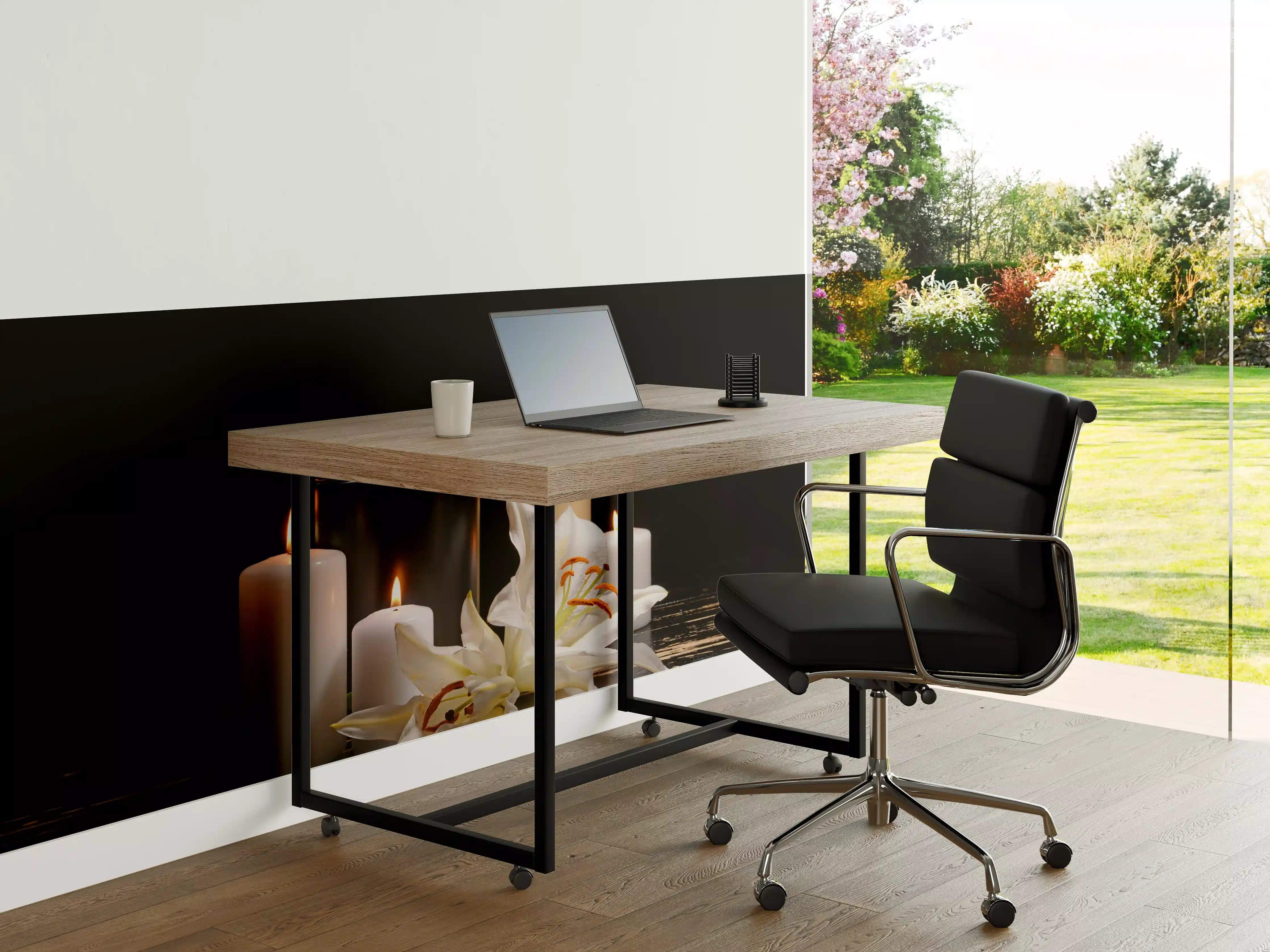 Büro Wandgestaltung - Totenurne mit Kerzen und Blume