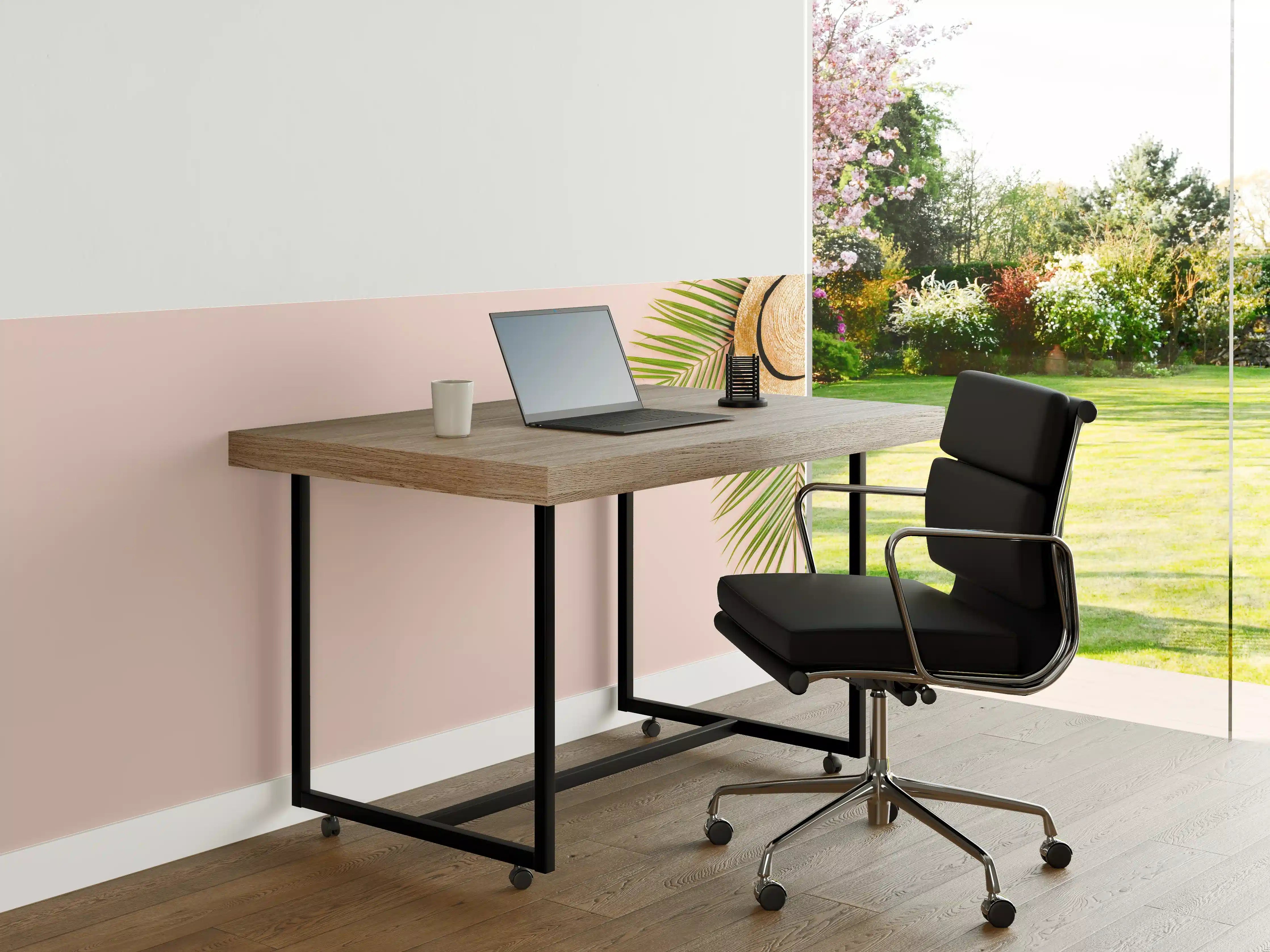 Büro Wandgestaltung - Tropische Palmenblätter mit Strohhut