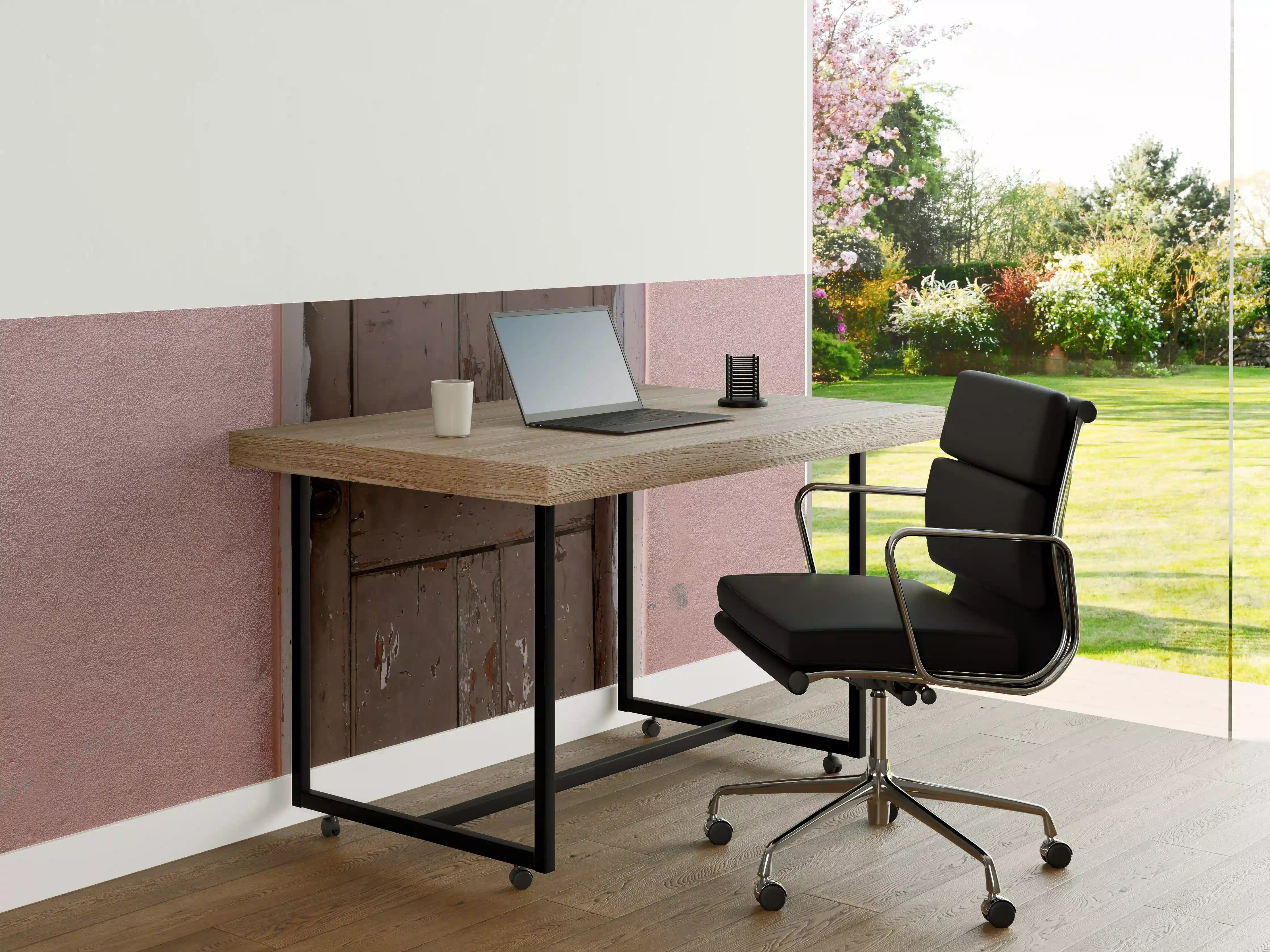 Büro Wandgestaltung - Verwitterte Holztür Rosa Wand