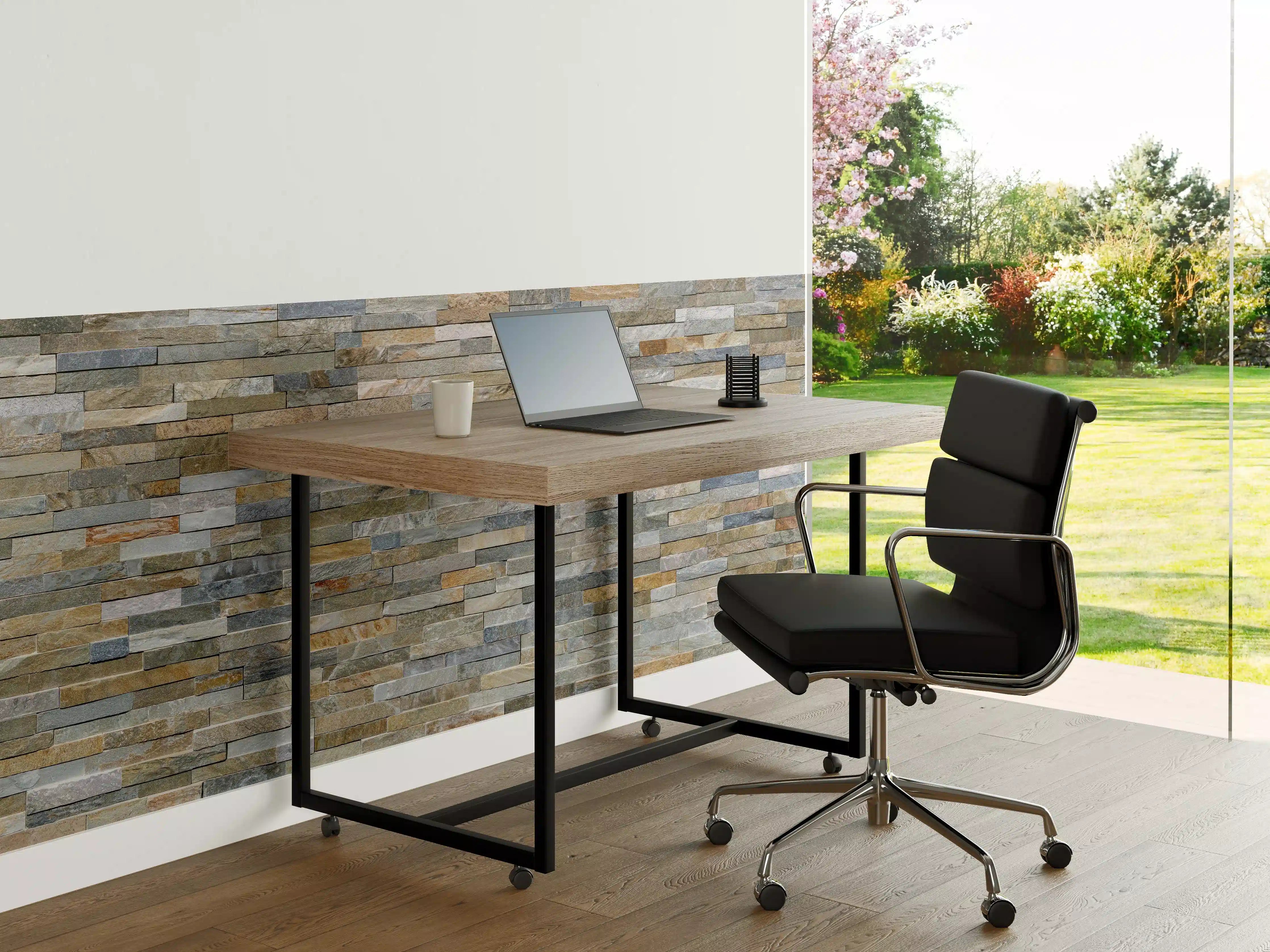 Büro Wandgestaltung - Wand aus farbigen Verblendsteinen